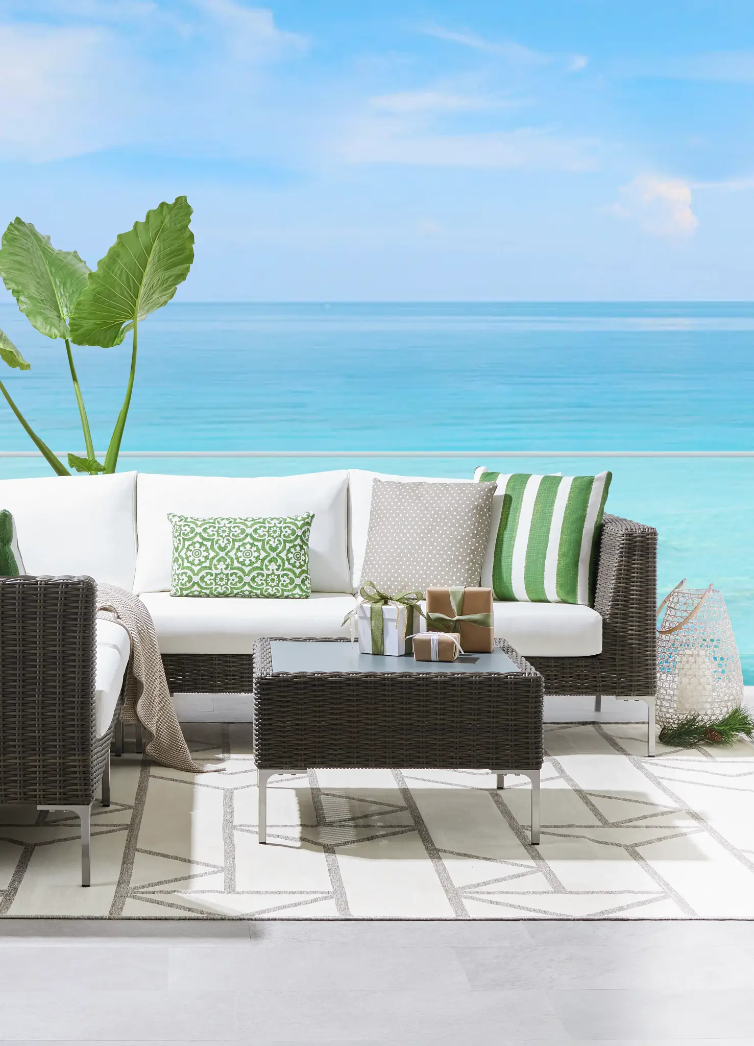 Holiday Outdoor Décor Inspiration for Your Porch, Patio, and Garden Holiday Outdoor Décor Inspiration for Your Porch, Patio, and Garden