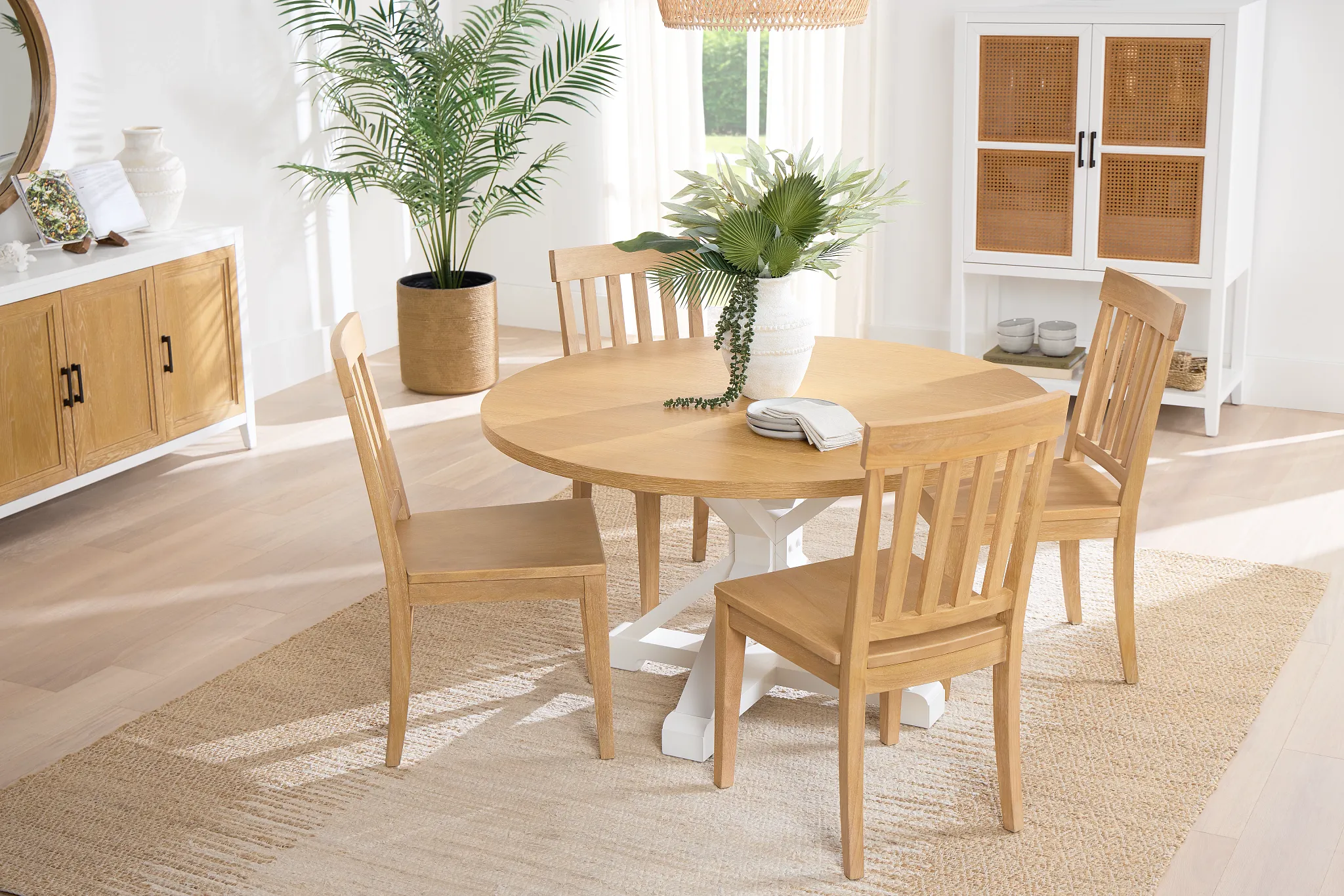 Nantucket Two-tone Pine Round Table & 4 Light Tone Chairs