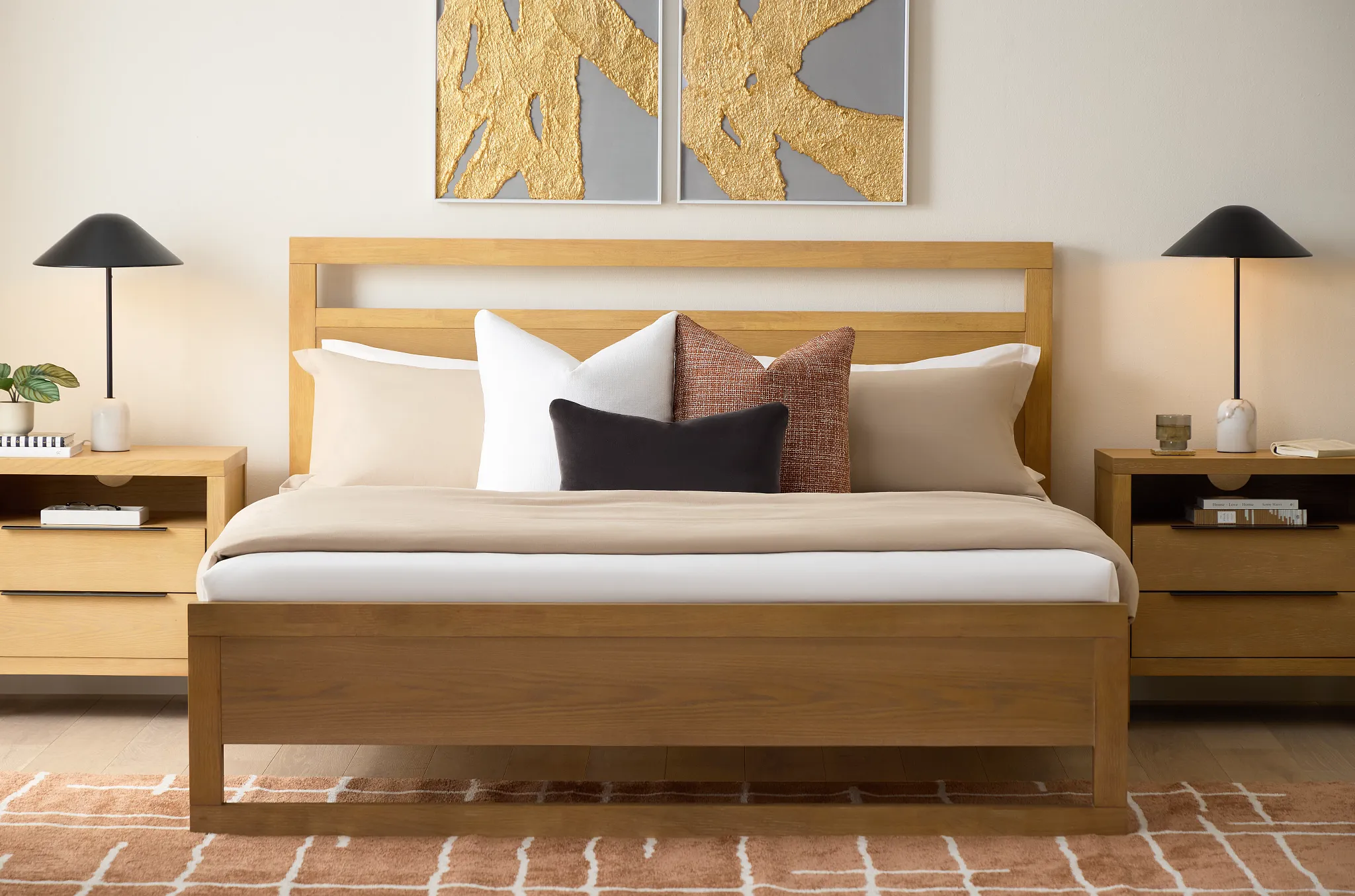 Williamsburg Light Tone Platform Bed