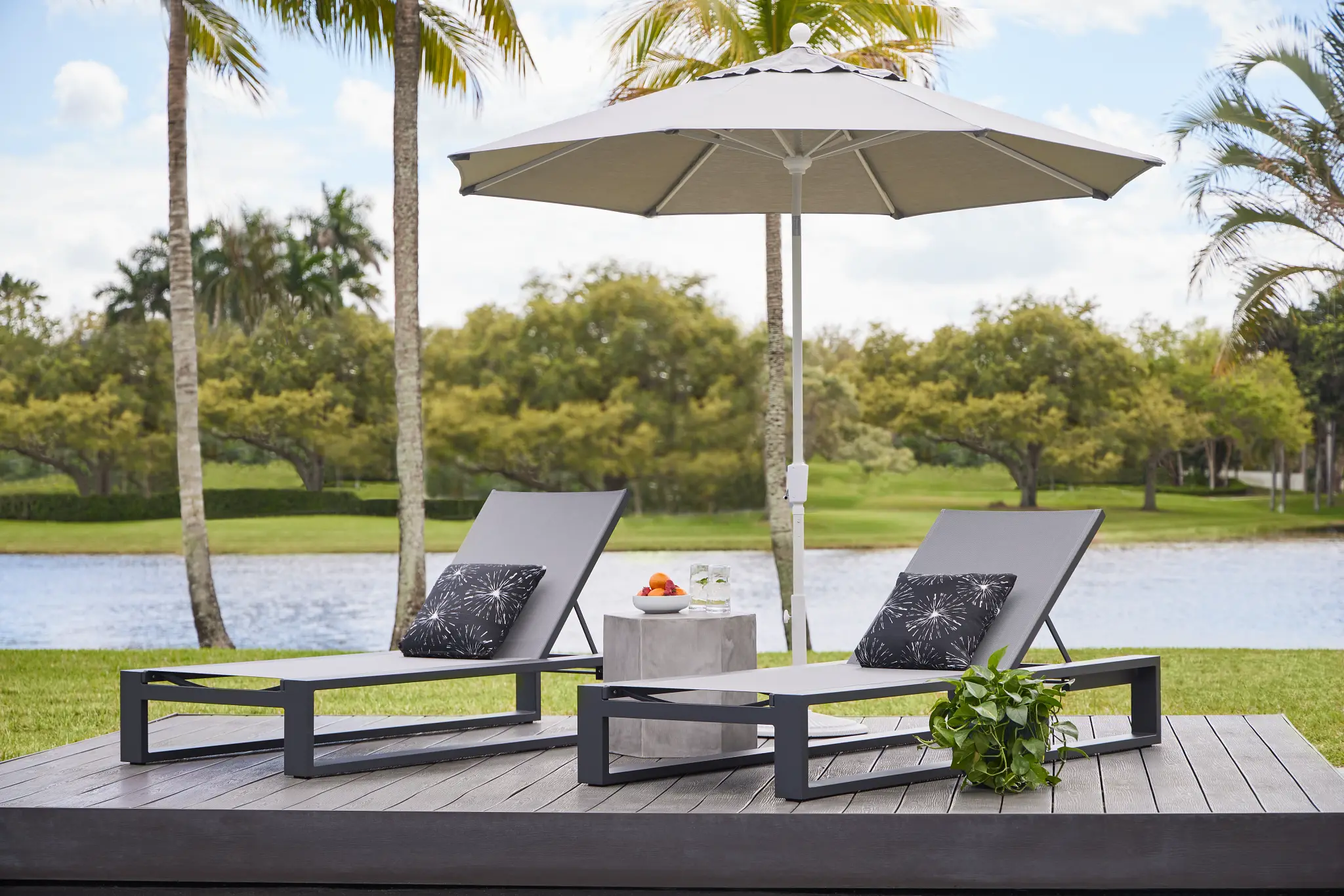 Linear Aluminum Chaise Linear Aluminum Chaise
