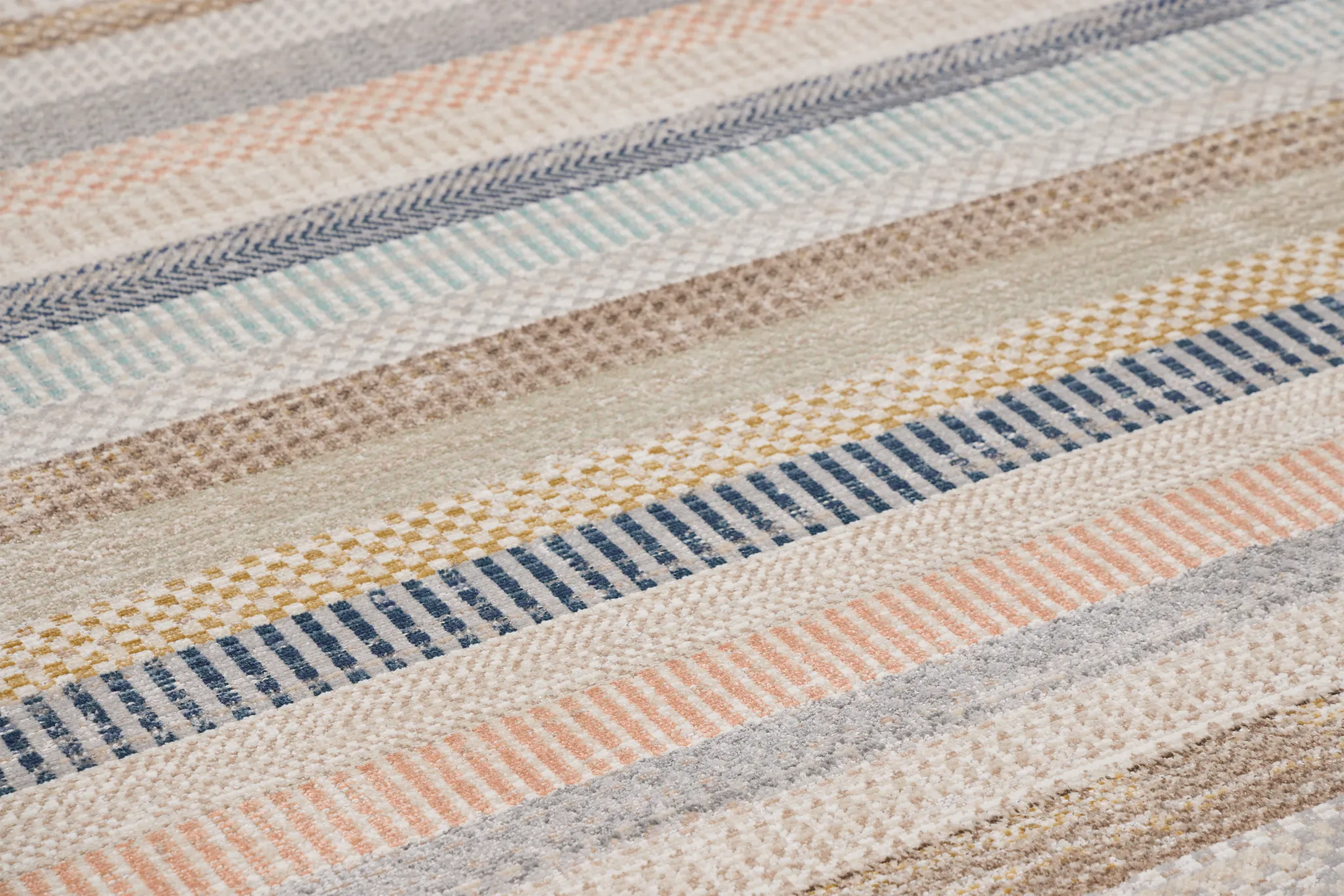 Lindy Ivory 5x7 Area Rug