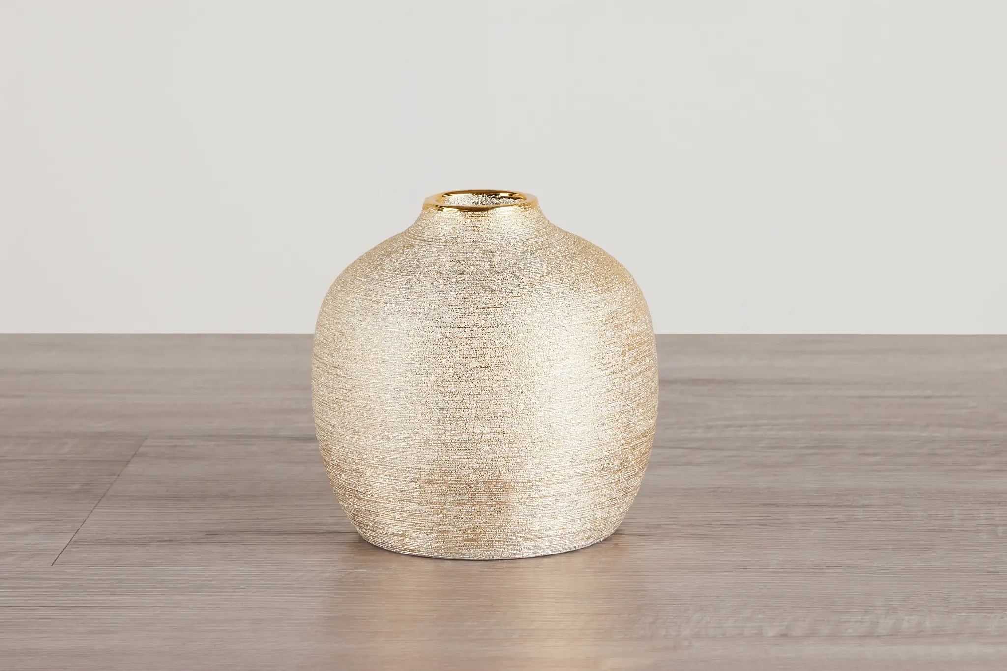 Lolan Gold Small Vase Lolan Gold Small Vase