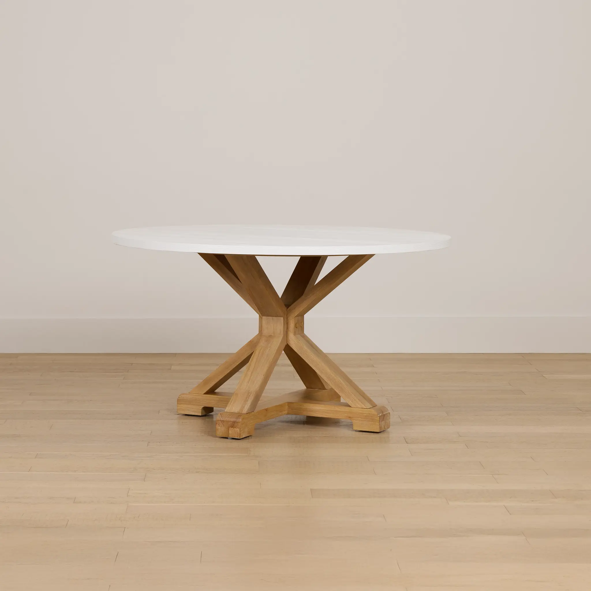 Nantucket Two-tone Pine Round Table Nantucket Two-tone Pine Round Table