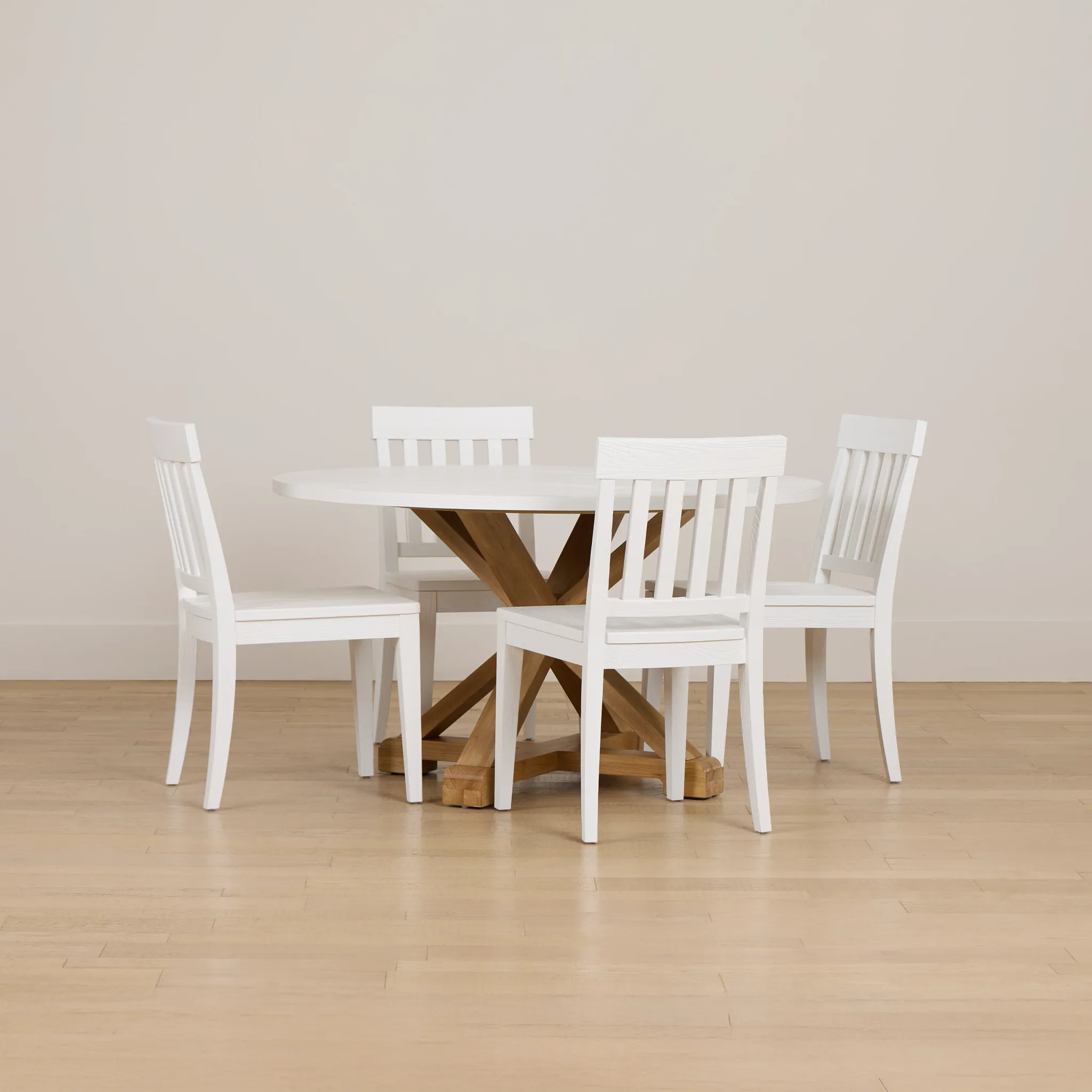 Nantucket Two-tone Pine Round Table & 4 White Chairs