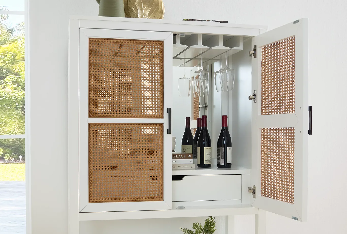 Versatile Bar Carts for Entertaining and Seasonal Décor