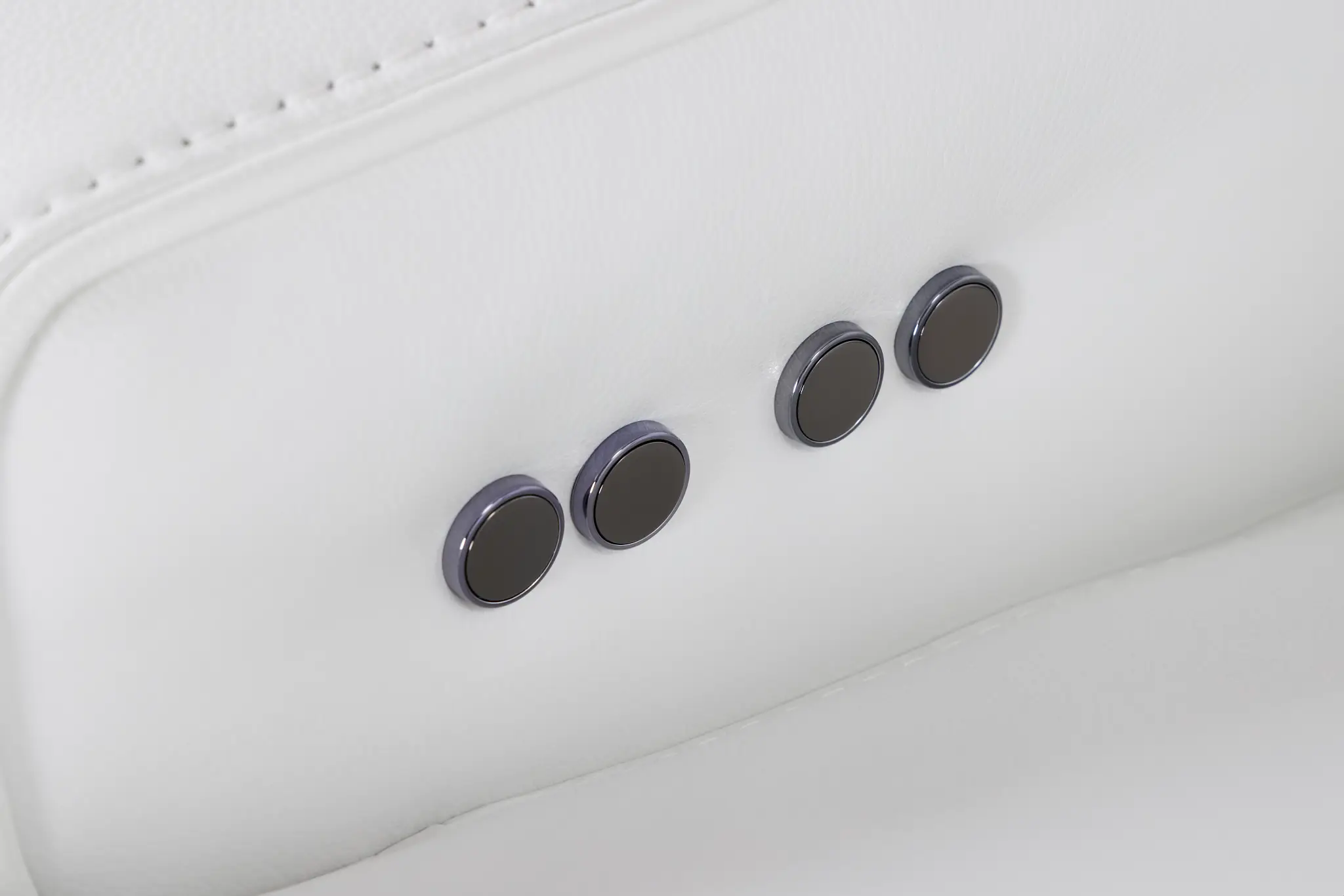 Reign White Lthr/vinyl Large Triple Power Reclining Two-arm Sectional Reign White Lthr/vinyl Large Triple Power Reclining Two-arm Sectional