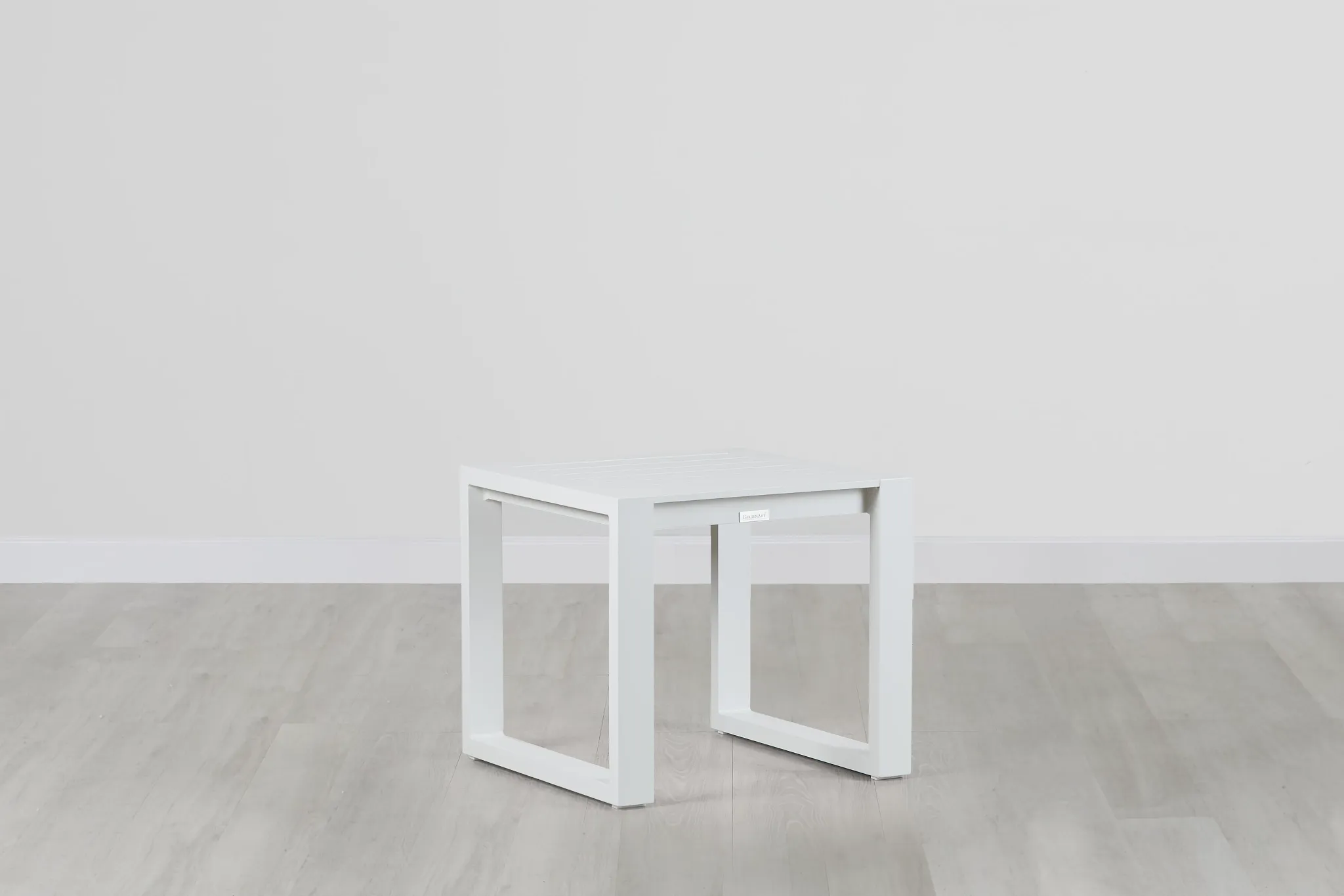 Linear2 White Aluminum End Table