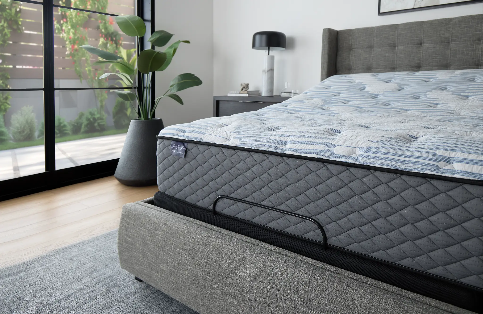 Kevin Charles By Sealy Signature Medium Plus Adjustable Mattress Set Kevin Charles By Sealy Signature Medium Plus Adjustable Mattress Set