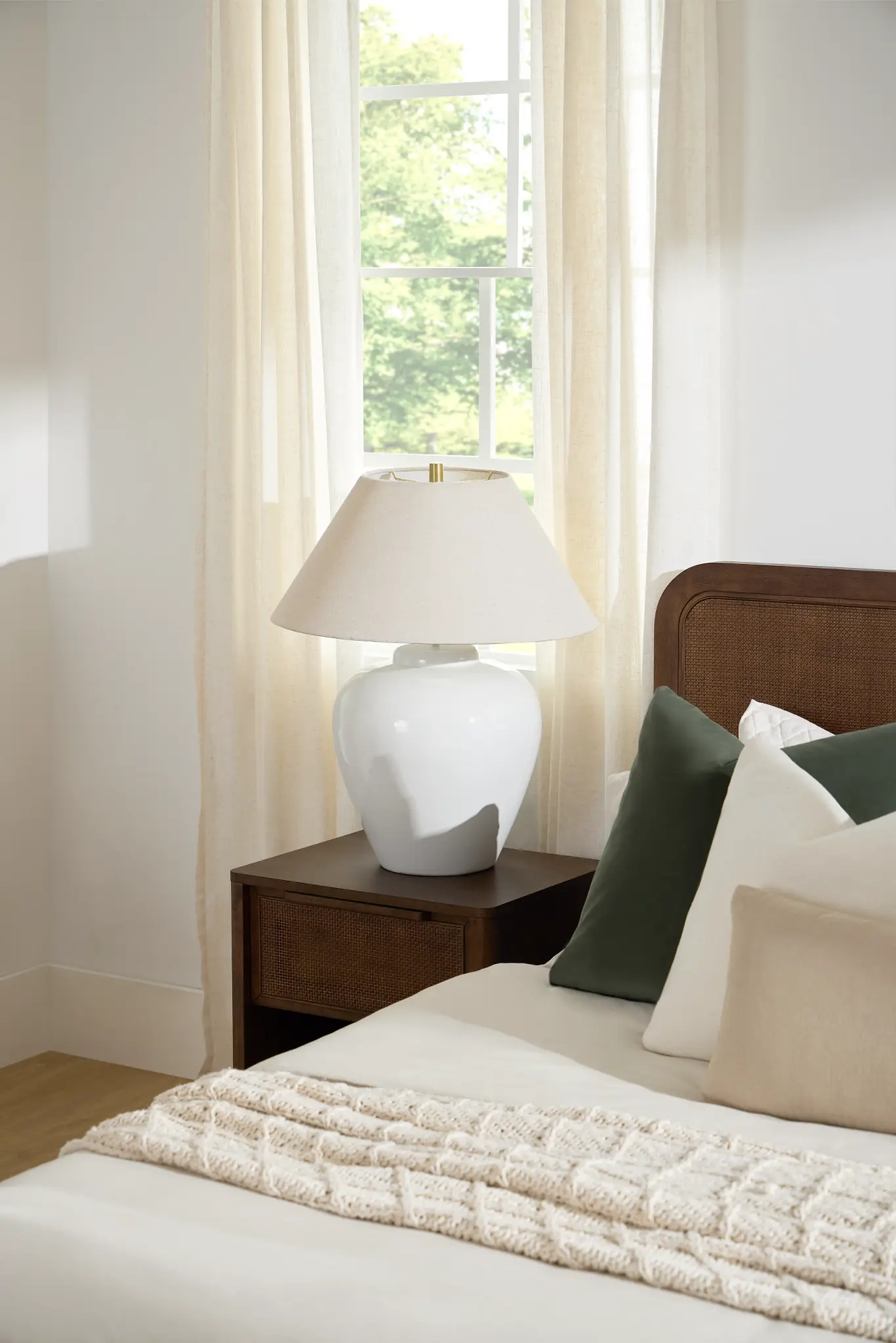 Lova White Ceramic Table Lamp Lova White Ceramic Table Lamp