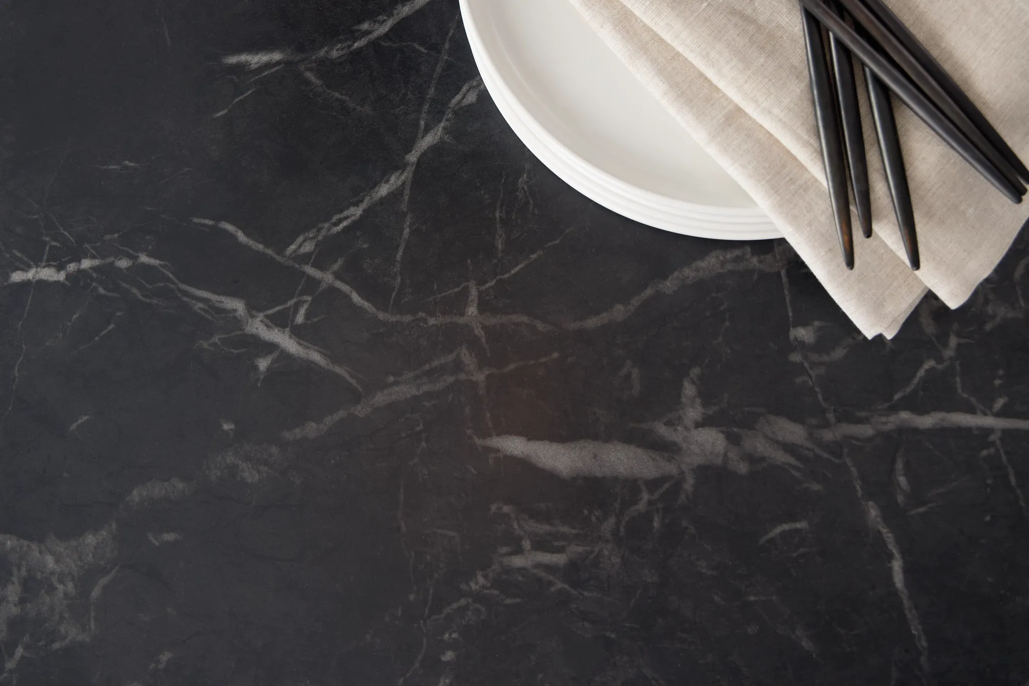 Merrick Black Round Table