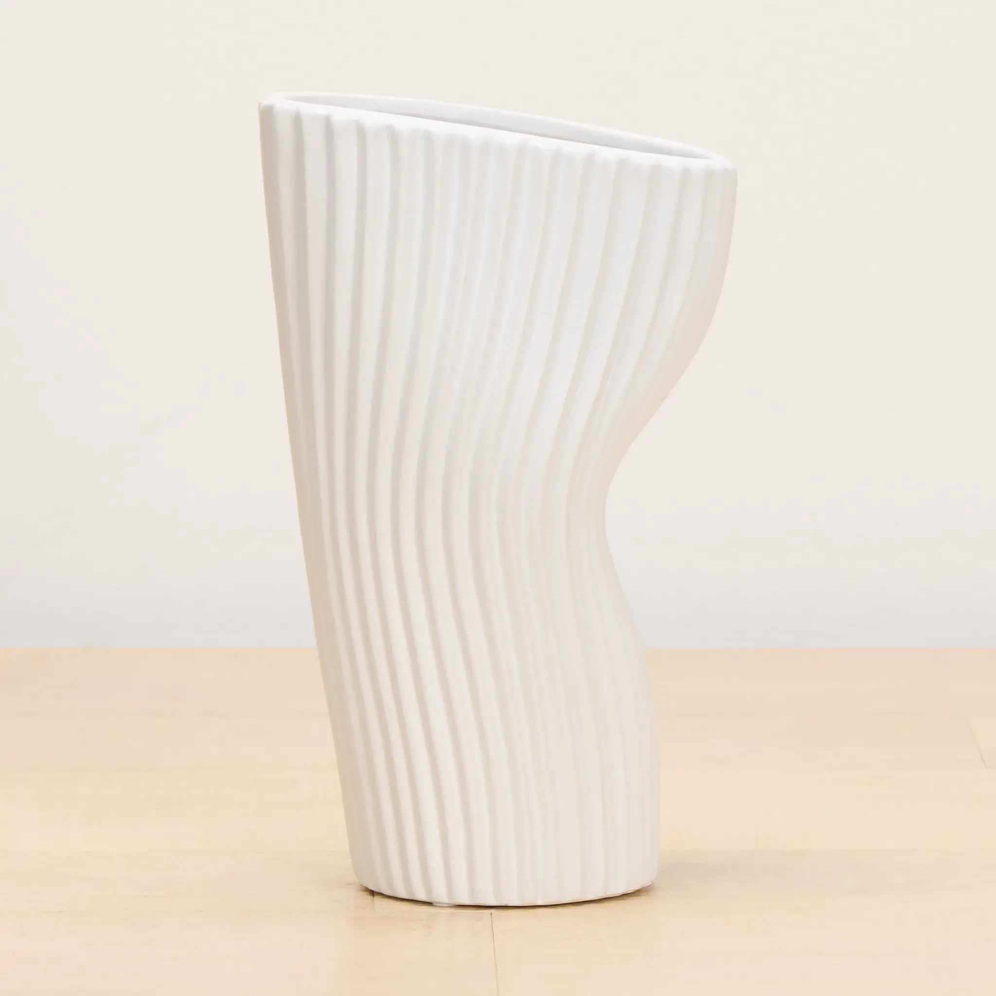 Euri White Medium Vase Euri White Medium Vase
