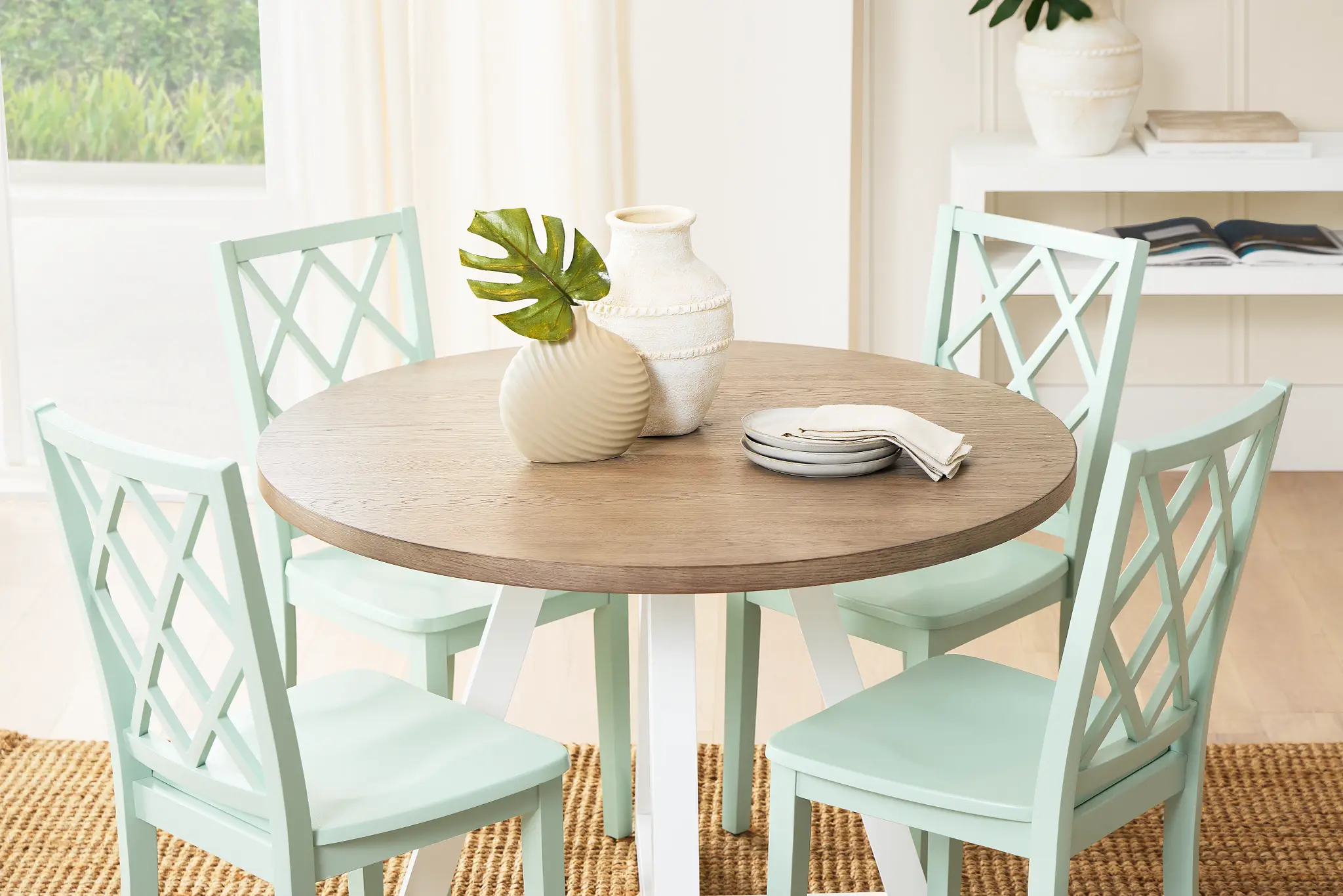 Edgartown Two-tone Round Table Edgartown Two-tone Round Table