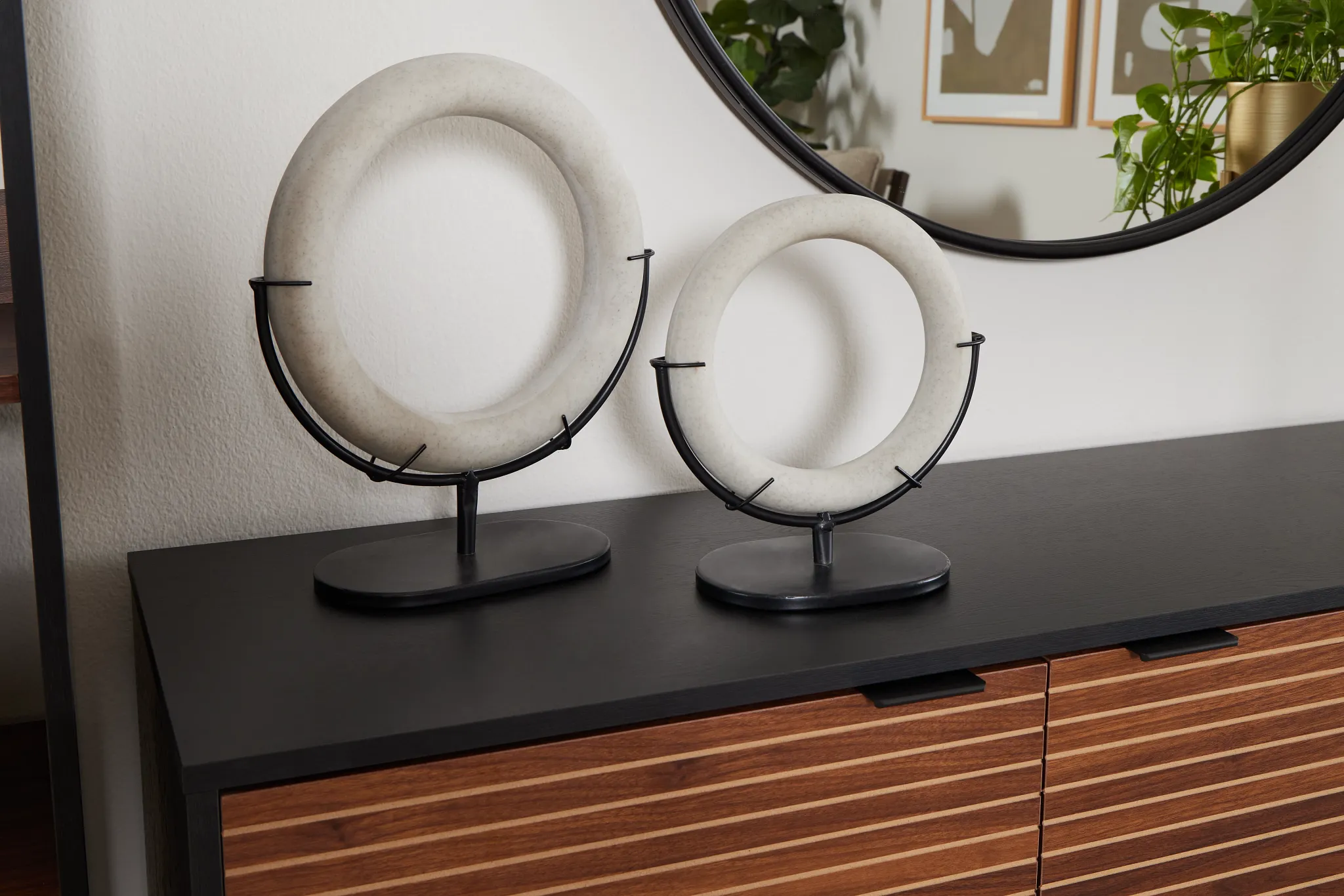 Hardy White Small Tabletop Accessory