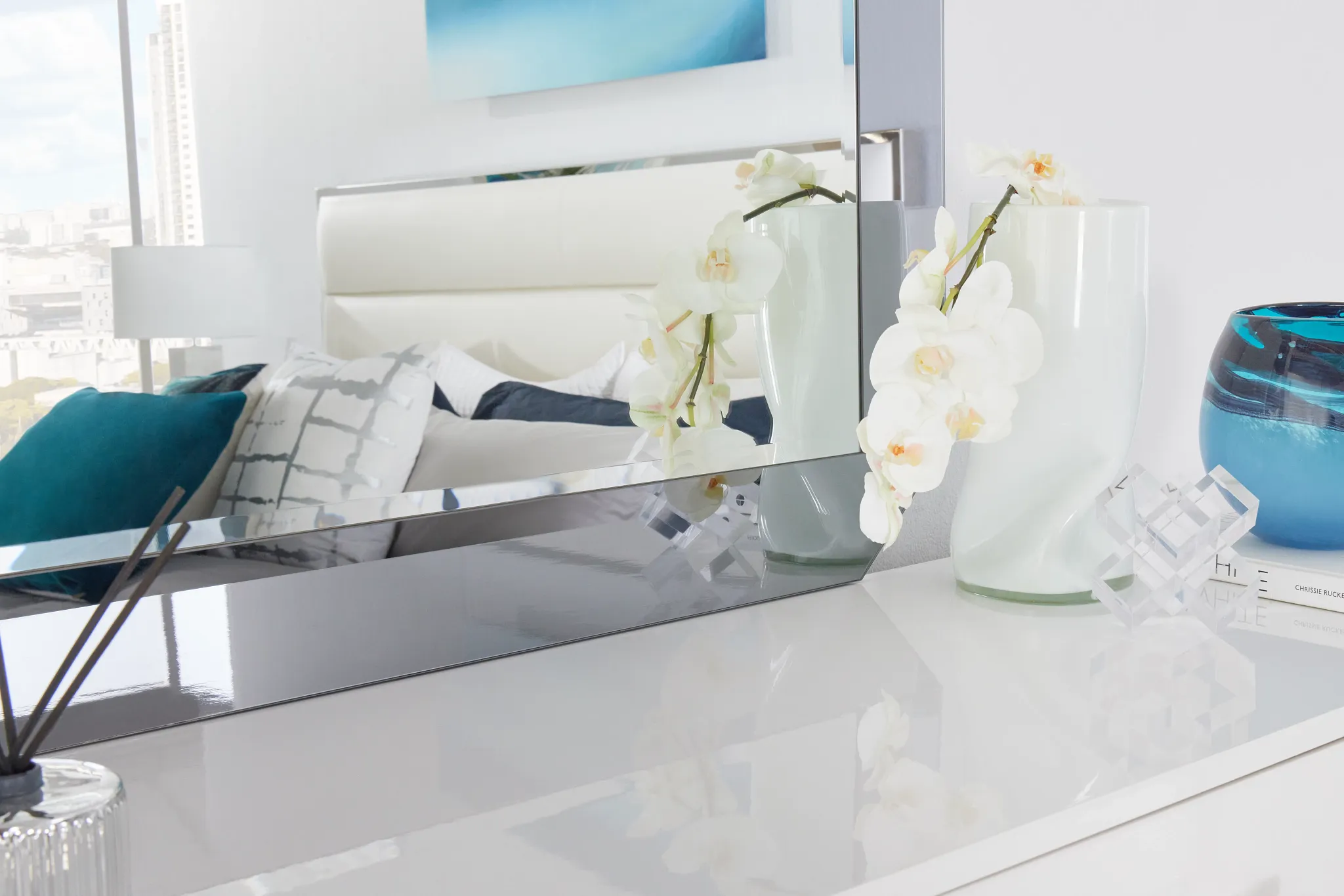 Cortina White Dresser & Mirror