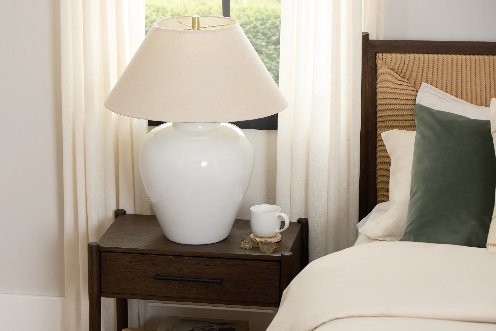 Lova White Ceramic Table Lamp