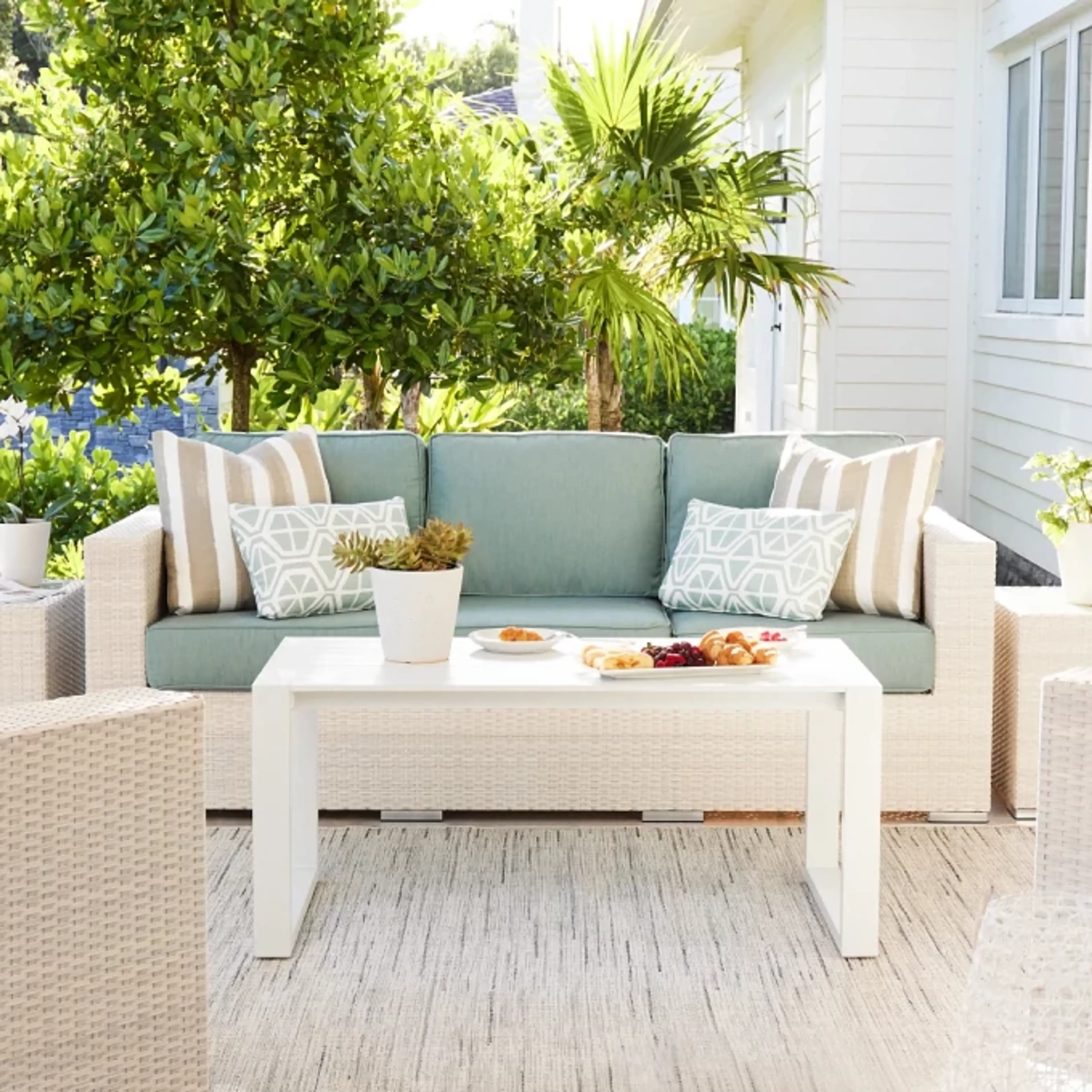 Selecting the Right Mildew-Resistant Patio Furniture
