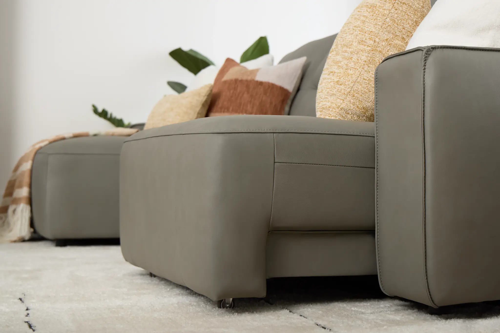 Rudy Gray Lthr/vinyl Left Dual Power Extension Chaise Sectional Rudy Gray Lthr/vinyl Left Dual Power Extension Chaise Sectional