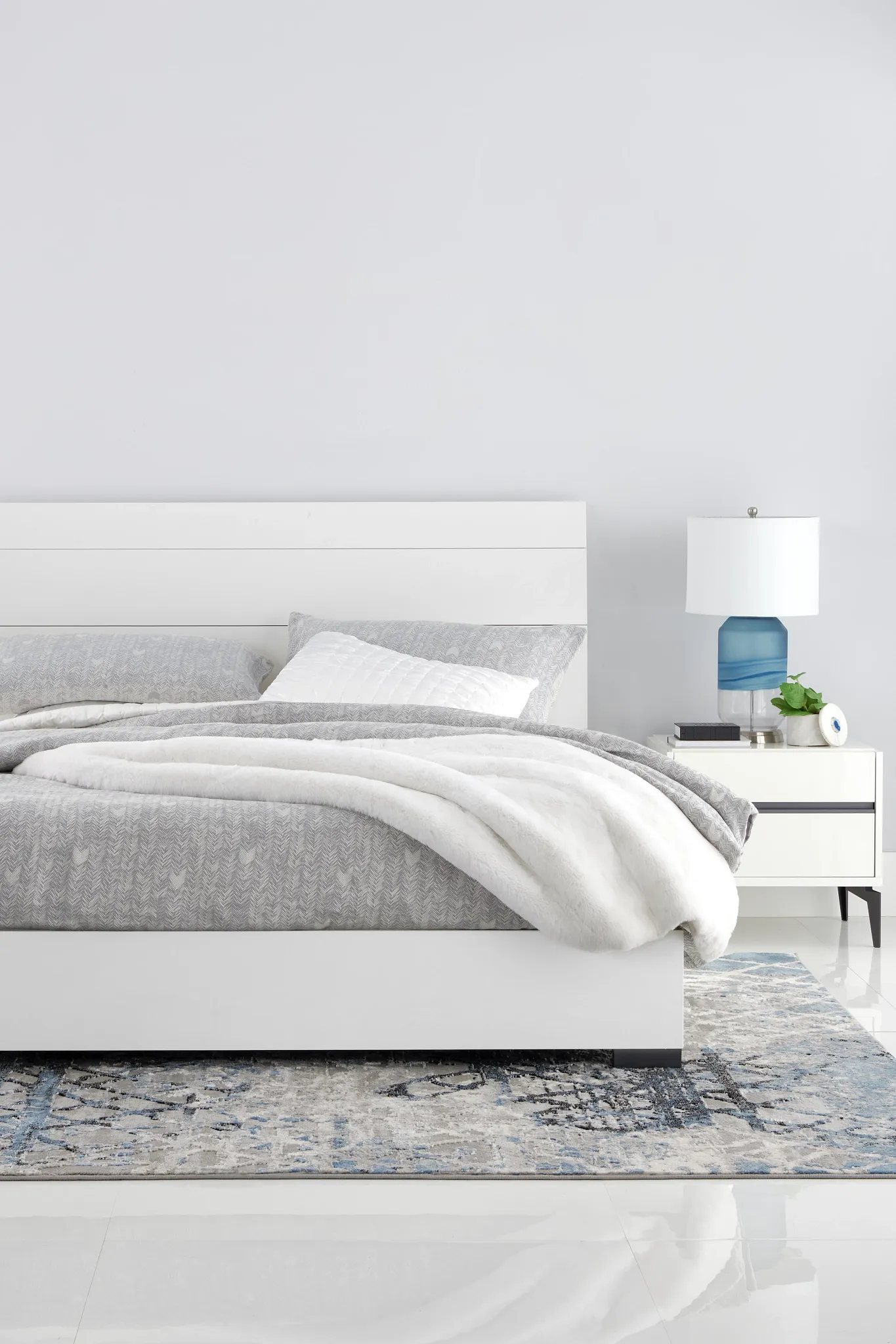 Oslo White Platform Bed