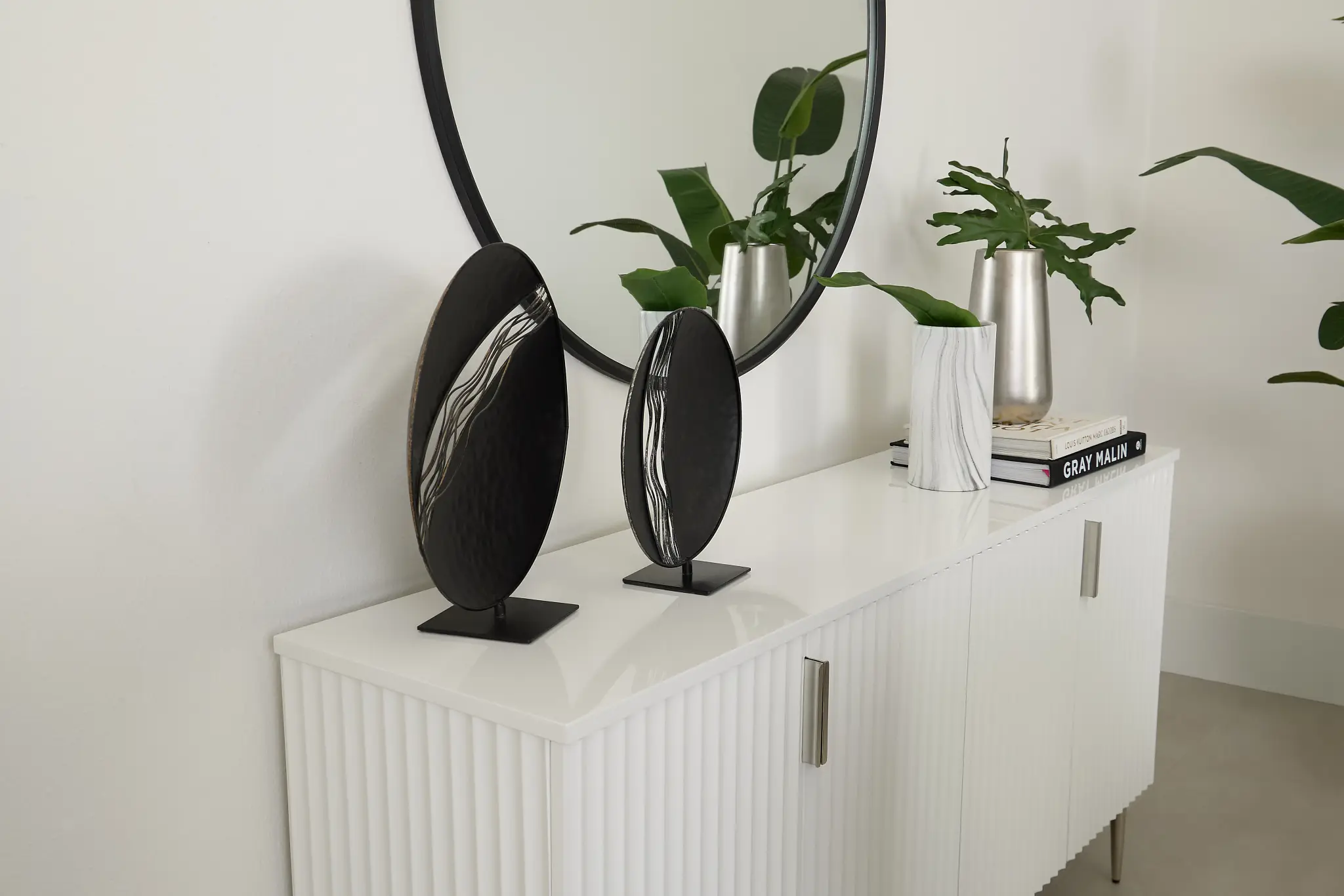 Nila Dark Gray Large Sculpture Nila Dark Gray Large Sculpture