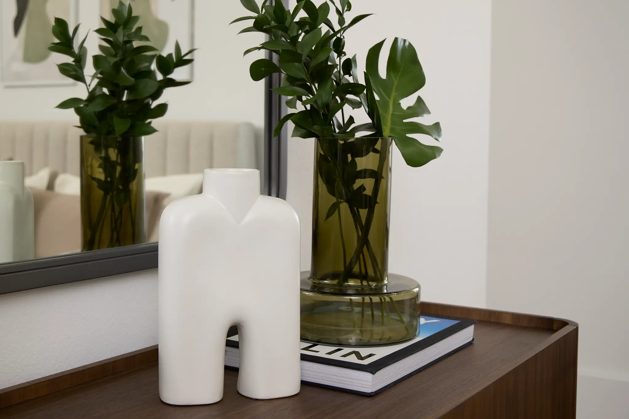 Teya White Medium Vase Teya White Medium Vase