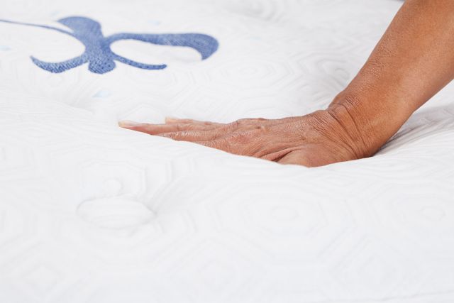 Stearns & Foster Studio 14" Medium Tight Top Mattress