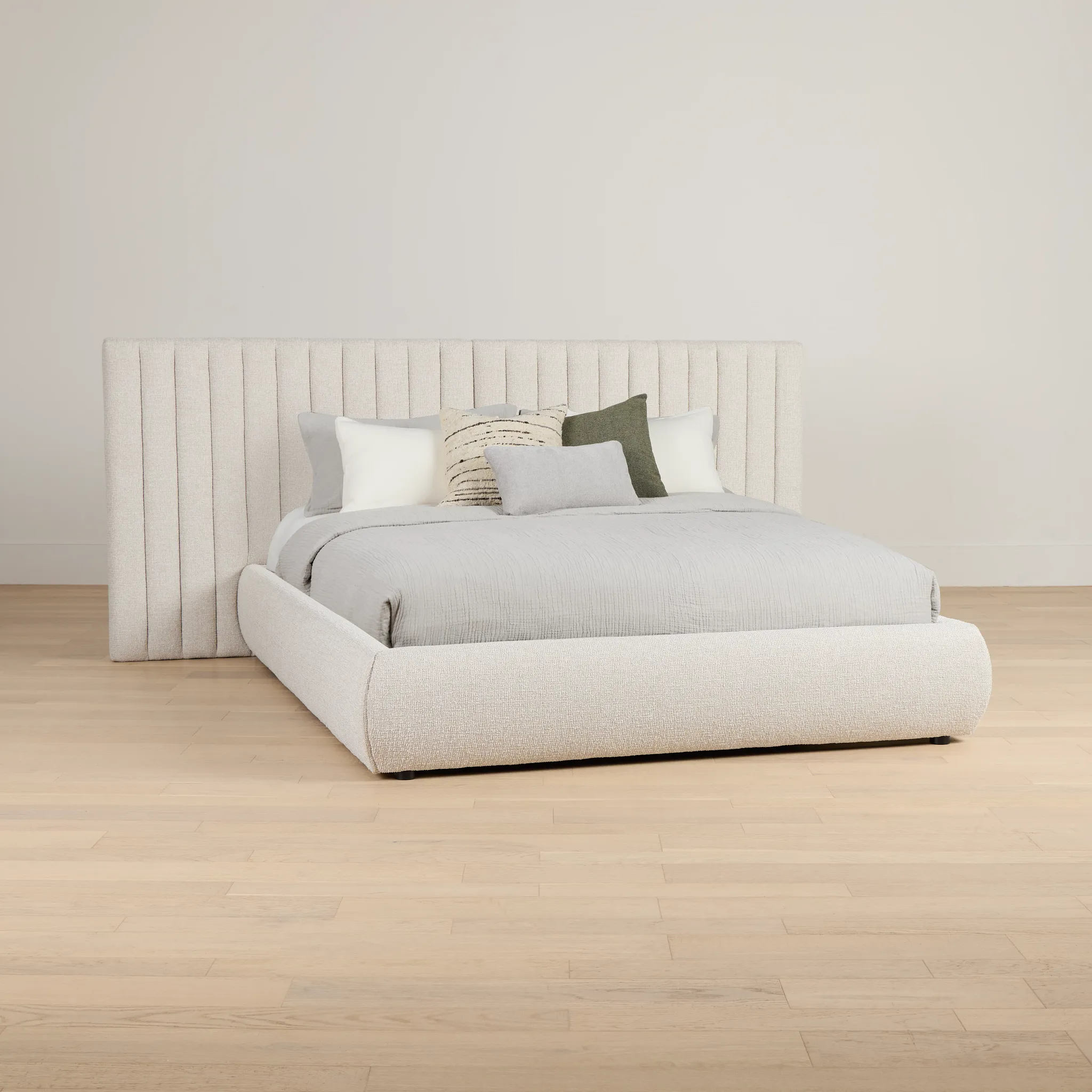 Nomad Light Beige Uph Spread Bed