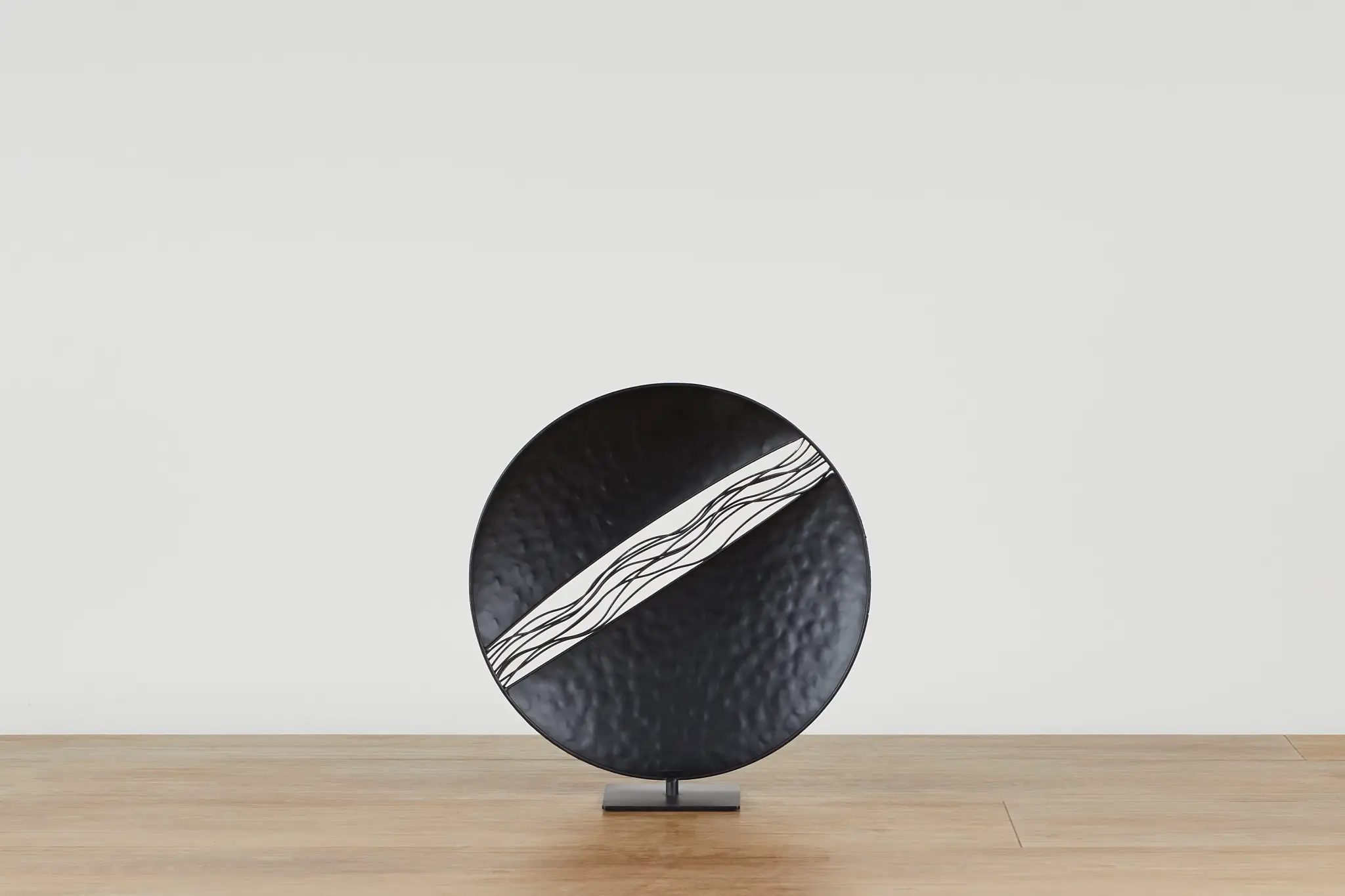 Nila Dark Gray Large Sculpture Nila Dark Gray Large Sculpture