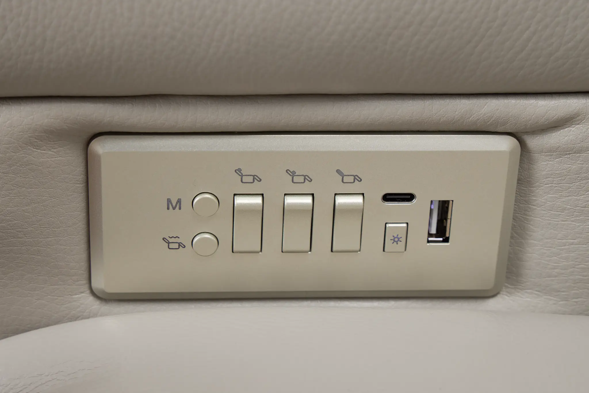 Eclipse Light Gray Lthr/vinyl Power Recliner Eclipse Light Gray Lthr/vinyl Power Recliner