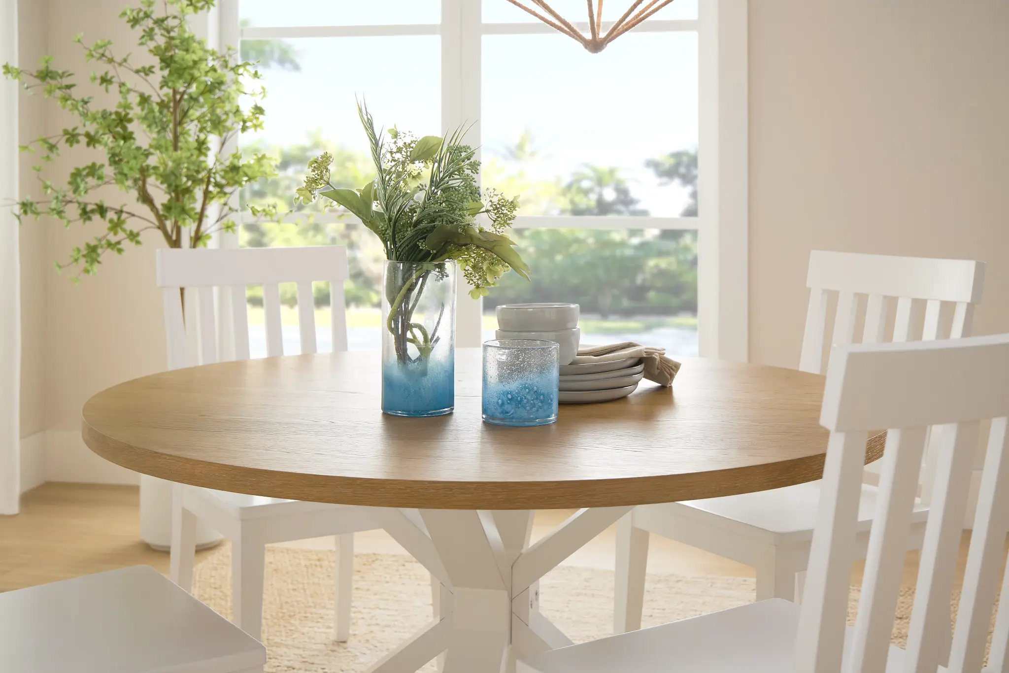 Nantucket Two-tone Light Tone Round Table Nantucket Two-tone Light Tone Round Table