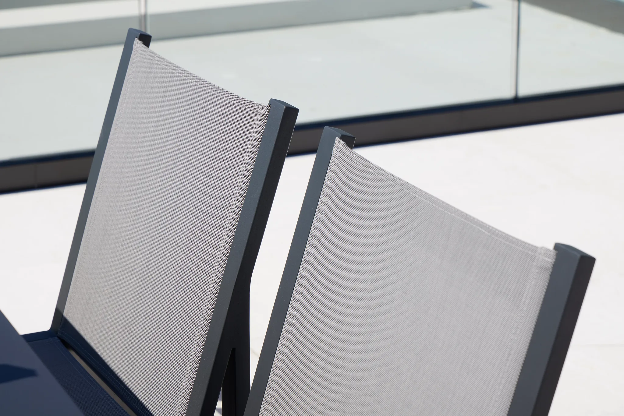 Linear2 Dark Gray Aluminum Sling Chair