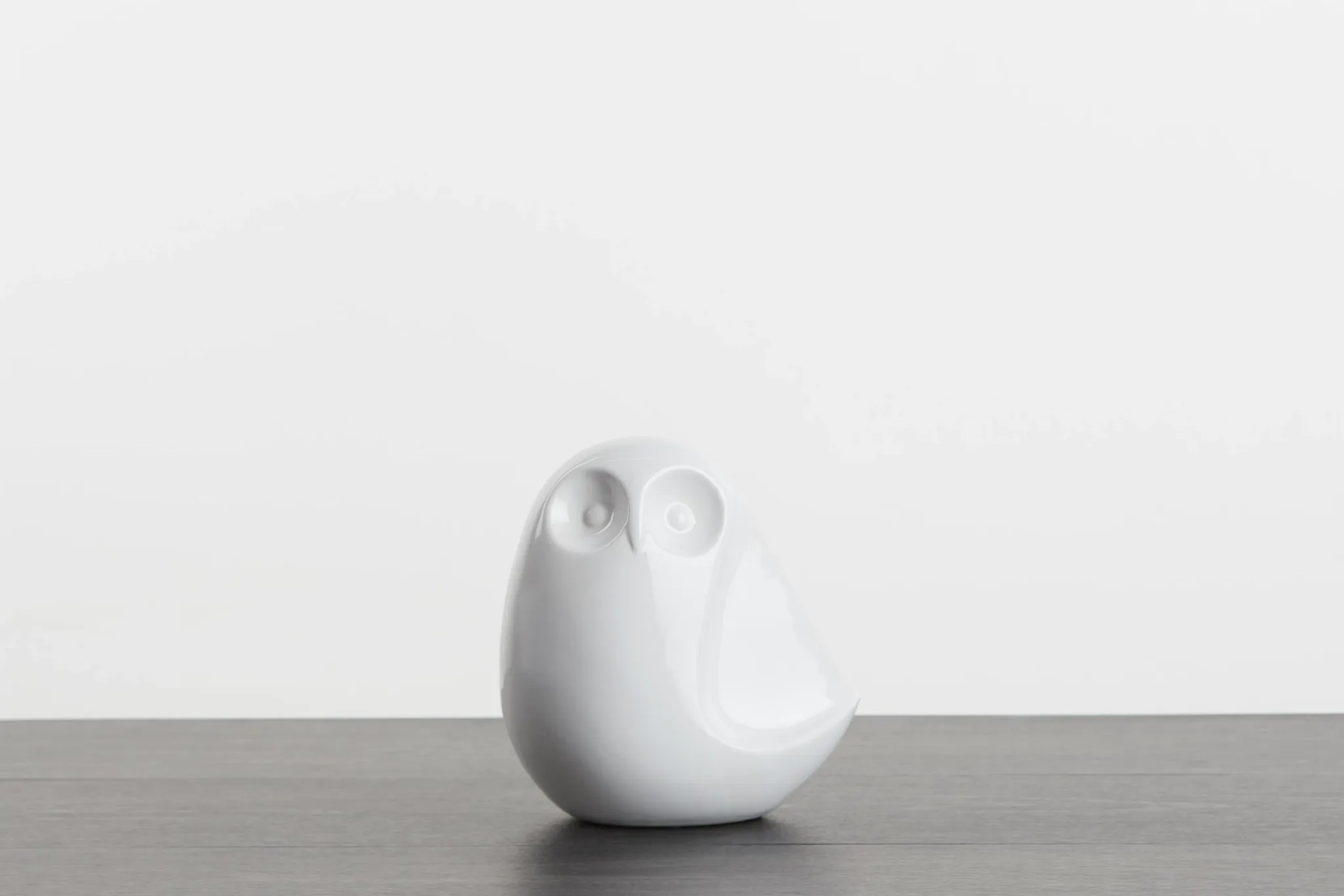 Bruce White Tabletop Accessory