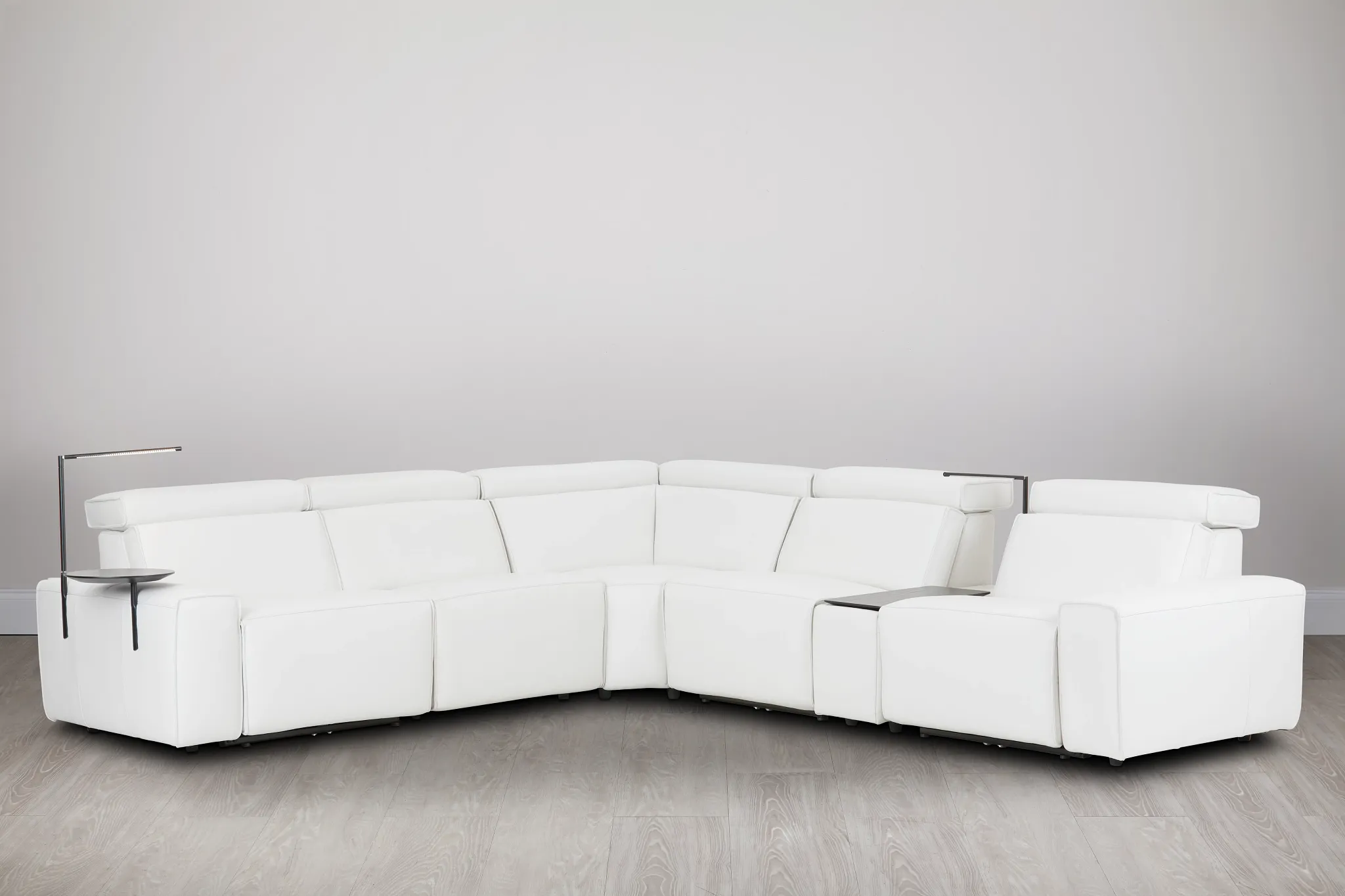 Carmelo White Leather Medium Dual Power Sectional W/left Table & Light
