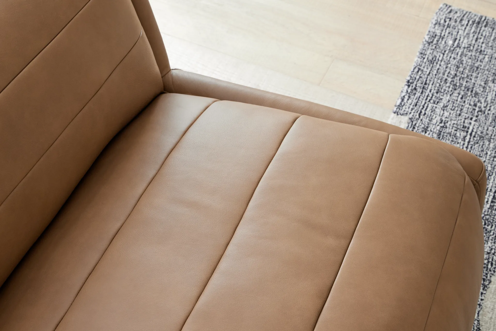 Ronnie Brown Lthr/vinyl Power Recliner With Power Headrest