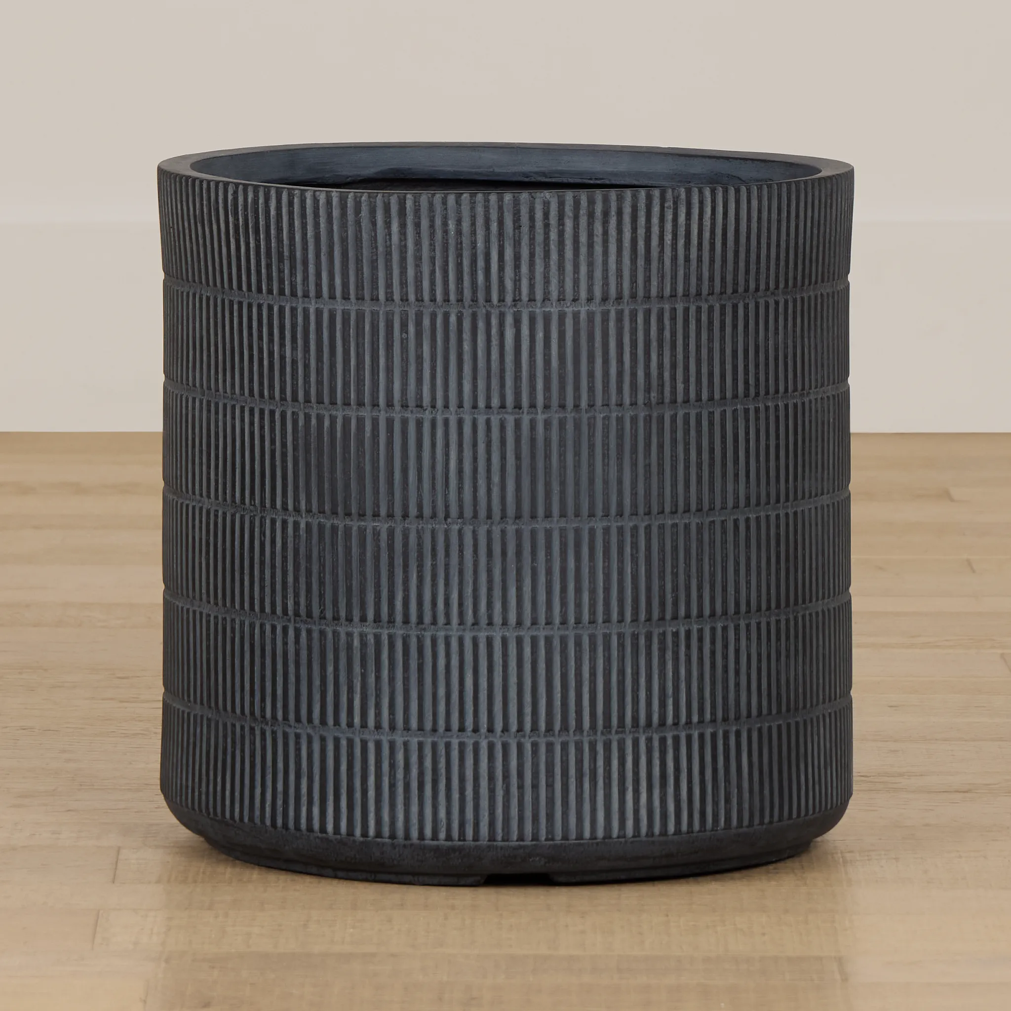 Lilani Black Medium Planter