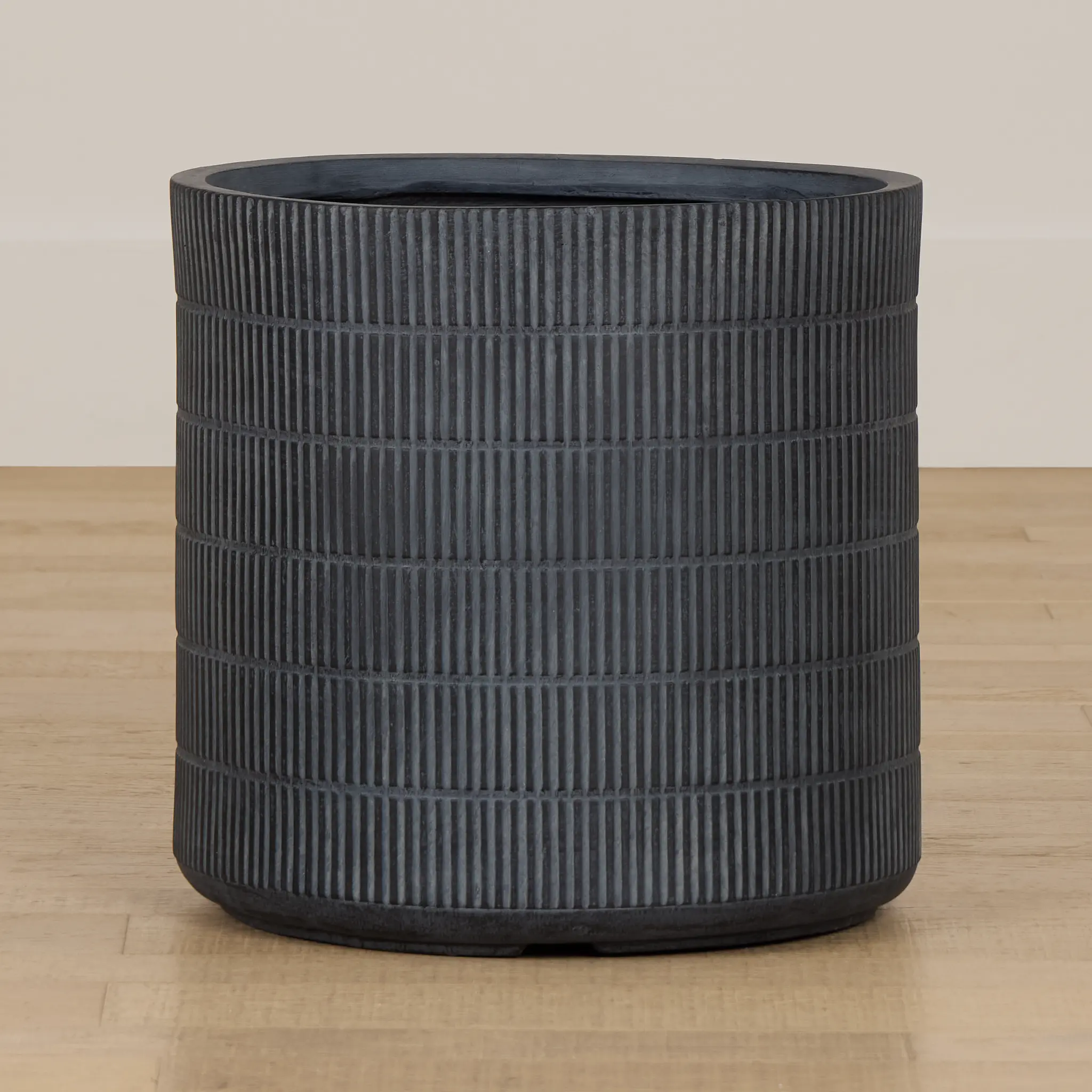 Lilani Black Medium Planter Lilani Black Medium Planter