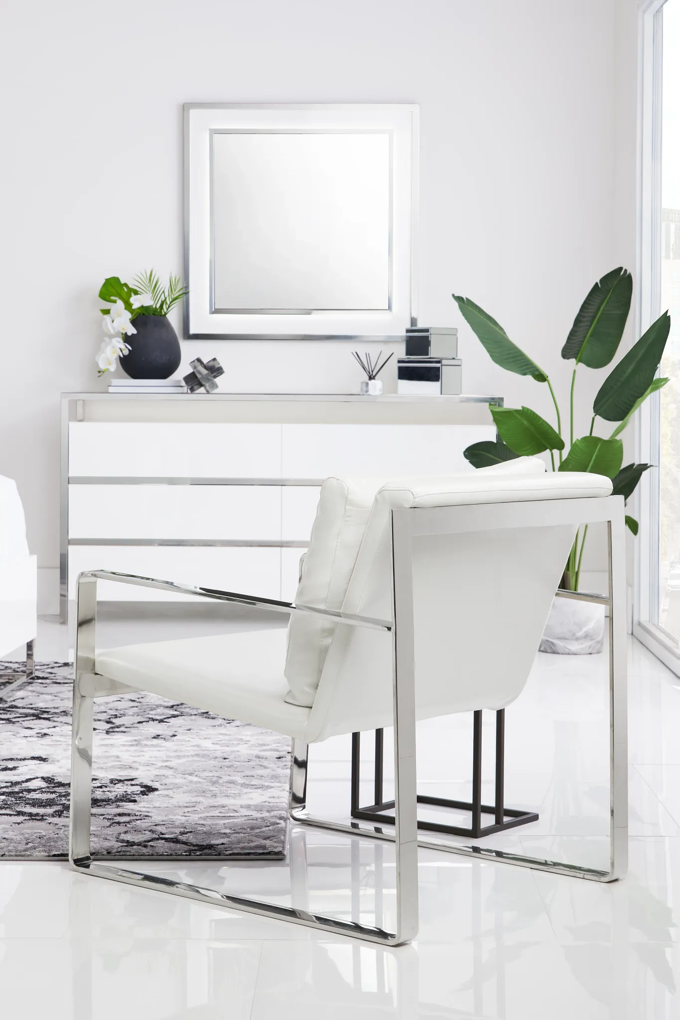 Roslin White Uph Accent Chair