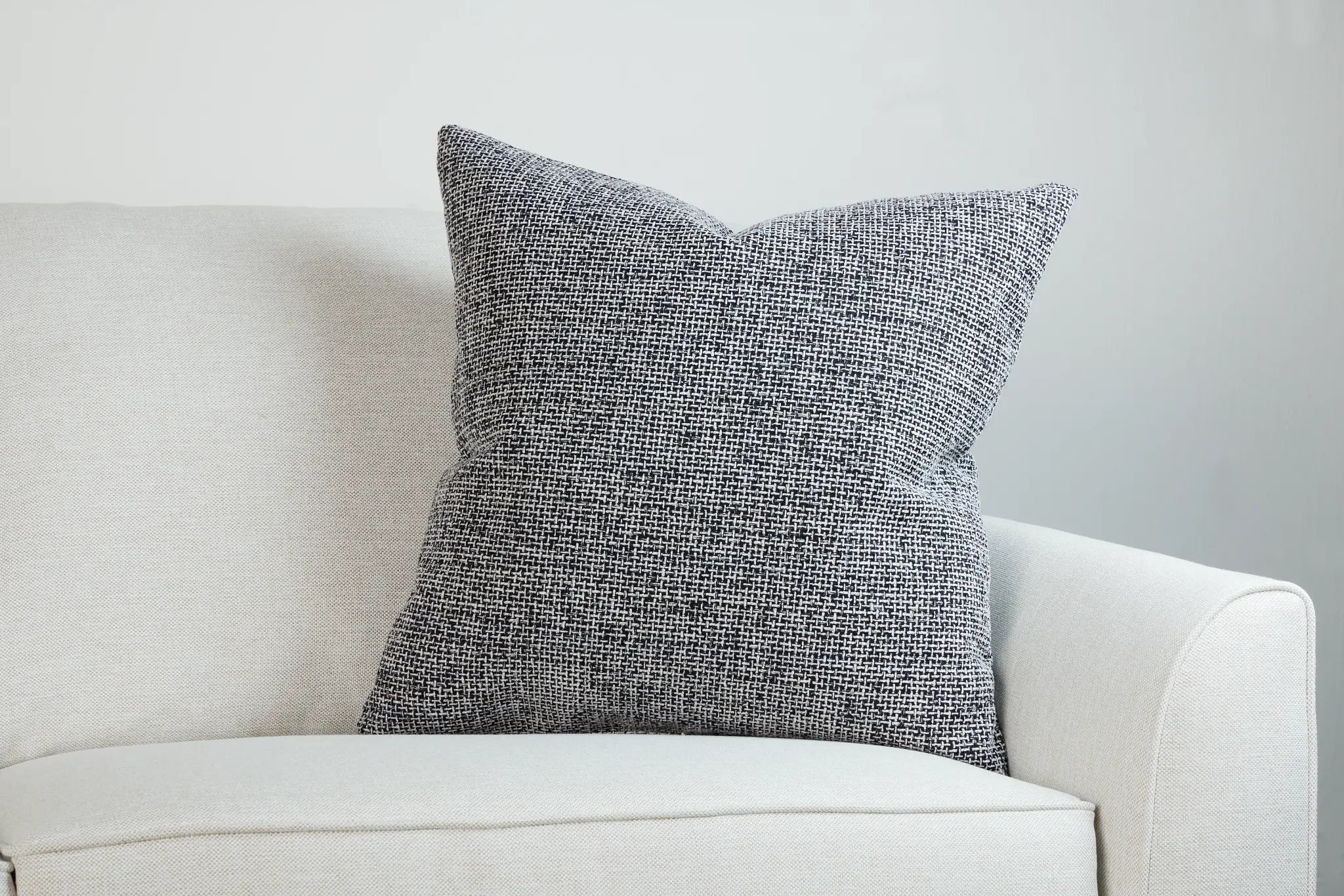Sutt Black 24" Accent Pillow Sutt Black 24" Accent Pillow
