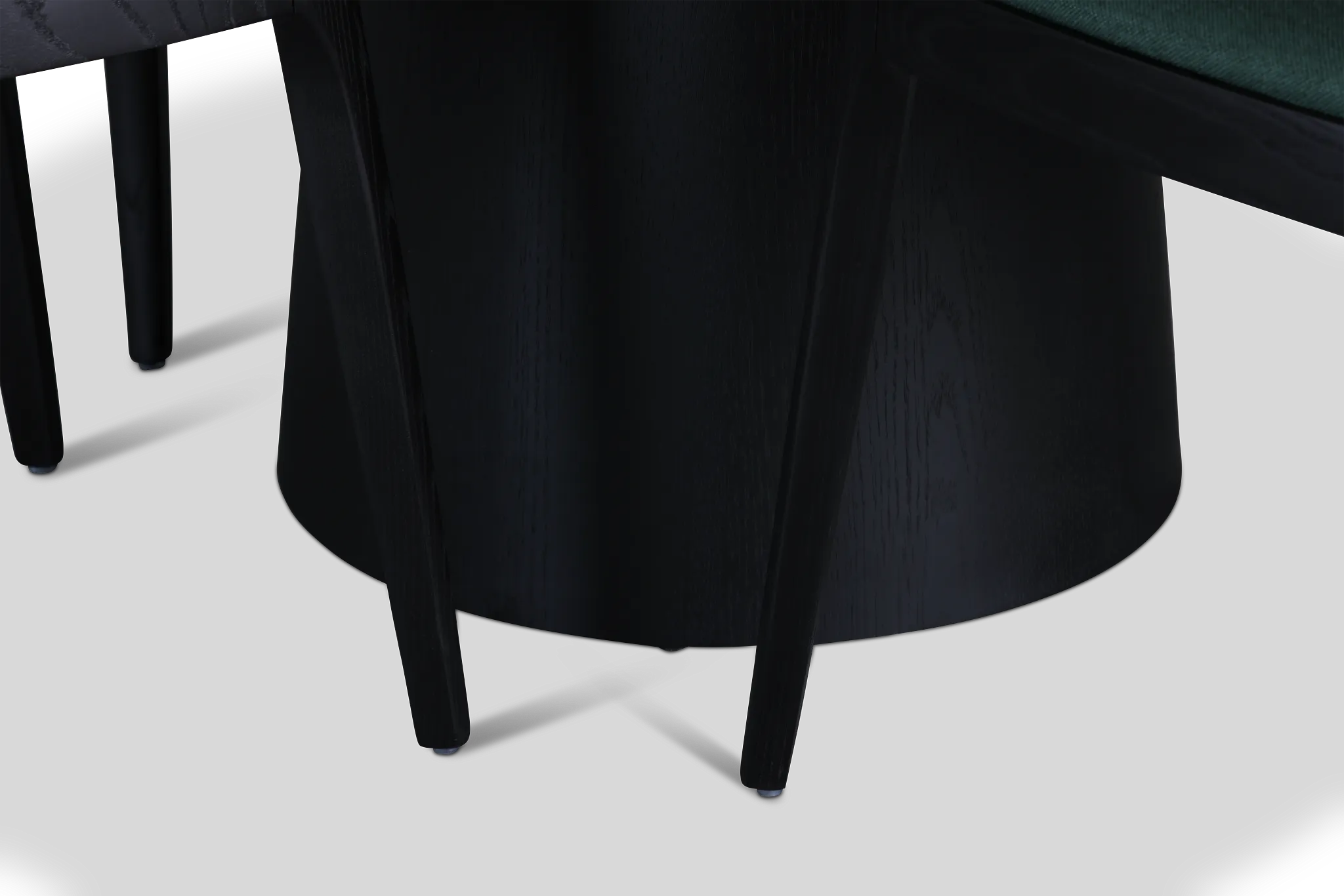 Nomad Black 47" Round Table & 4 Dark Green Chairs W/ Black Legs