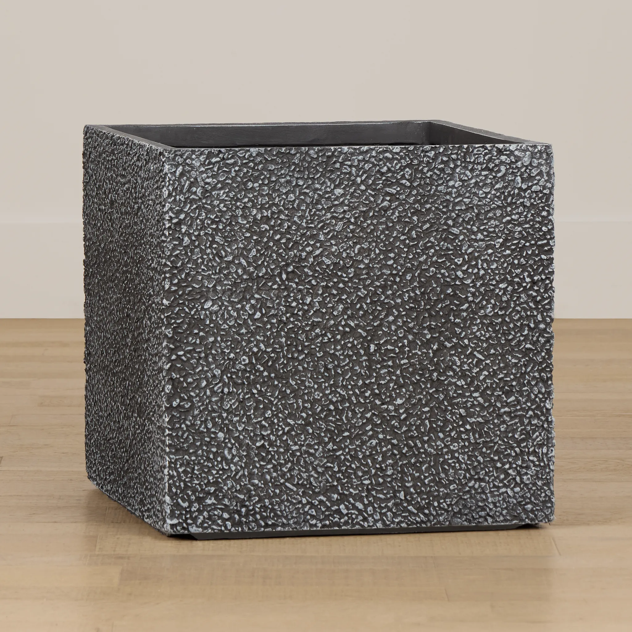 Avena Black Medium Planter