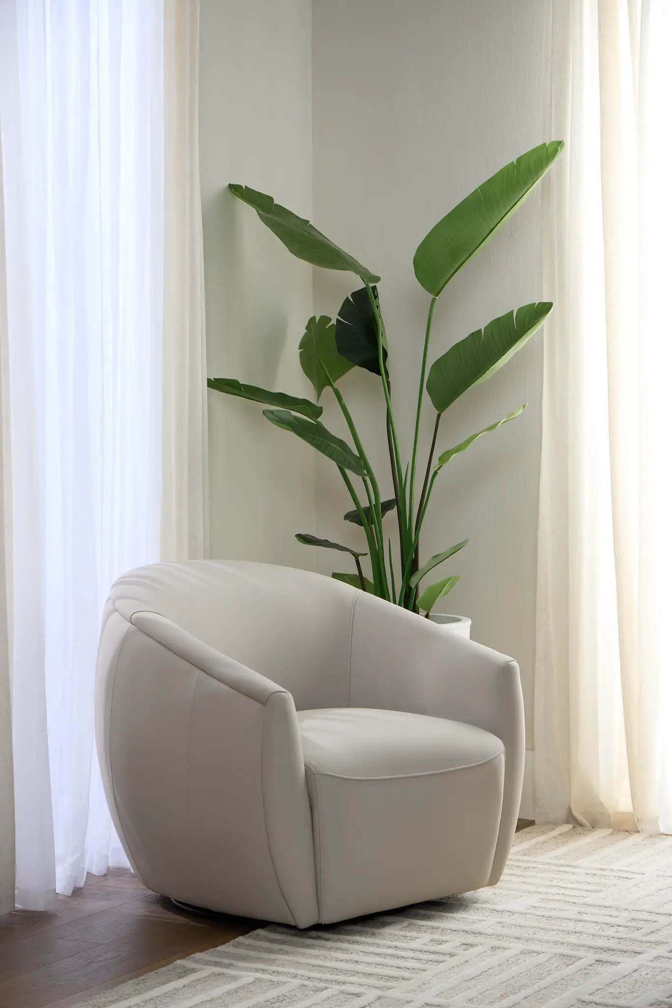 Kellan Ivory Leather Swivel Chair Kellan Ivory Leather Swivel Chair