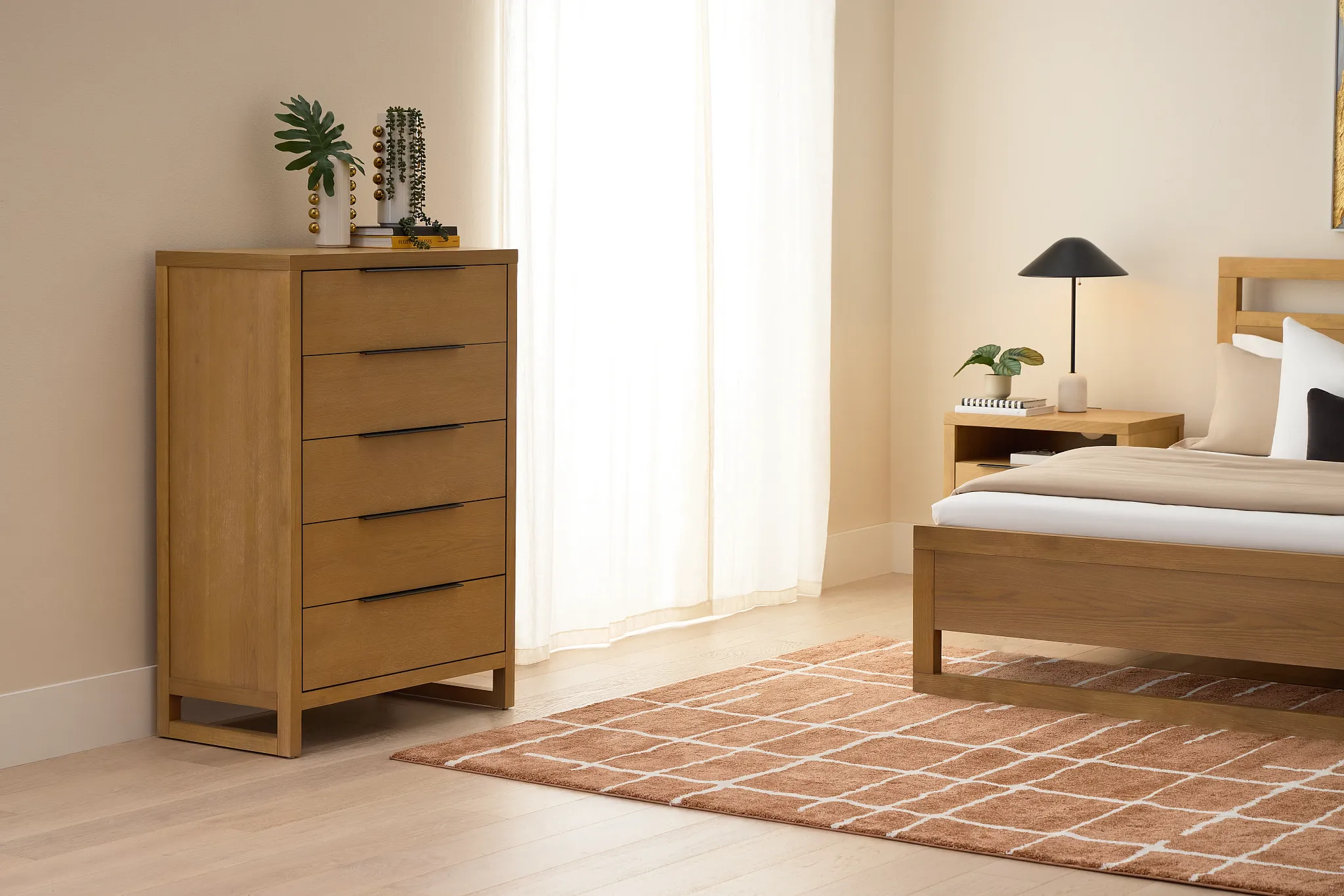 Williamsburg Light Tone 5-drawer Chest