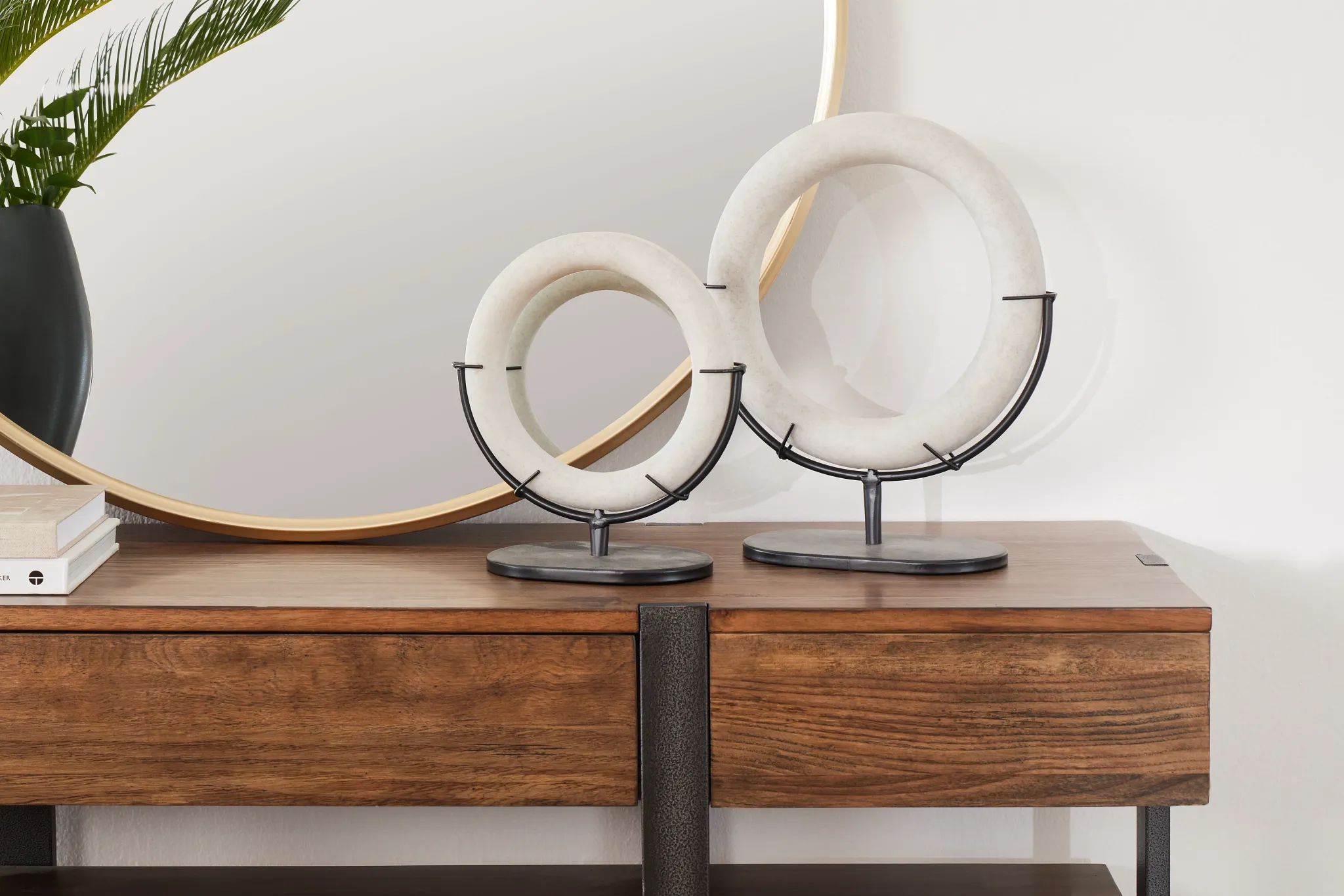 Hardy White Large Tabletop Accessory