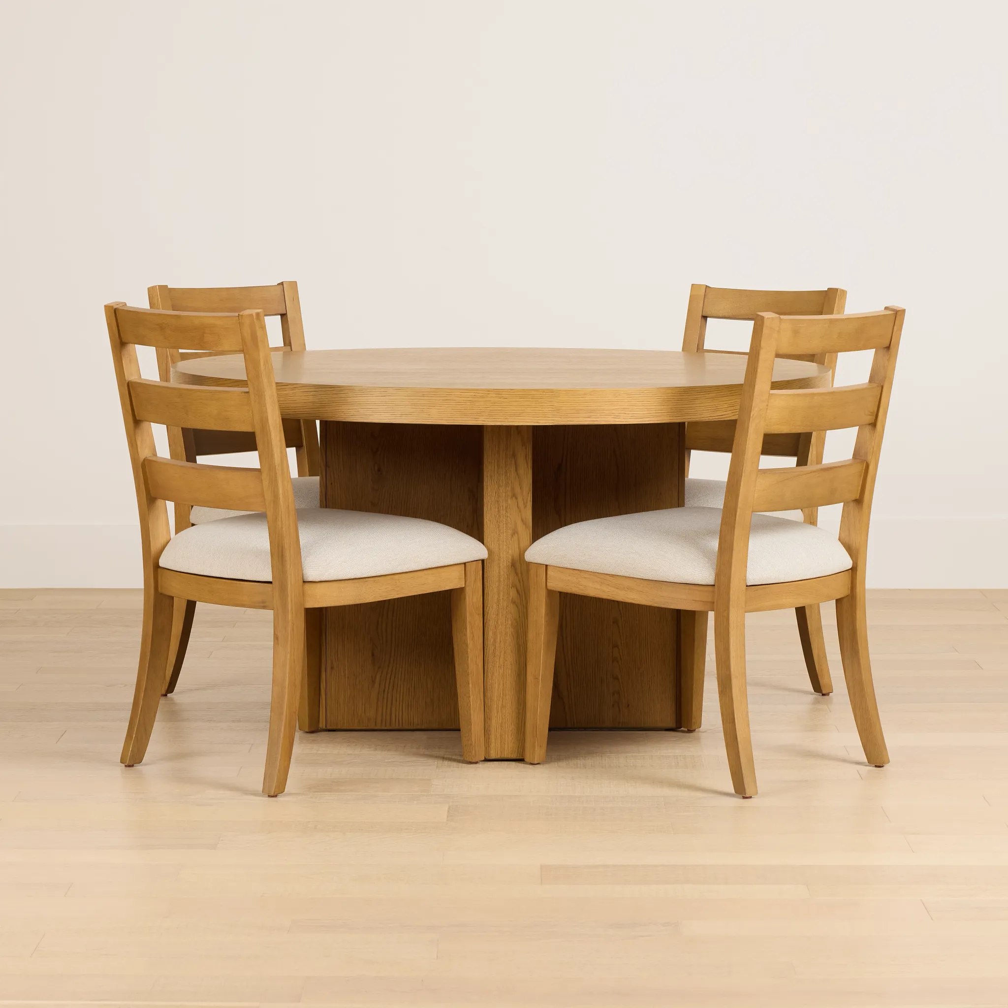 Tahoe Light Tone Round Table & 4 Slat Chairs