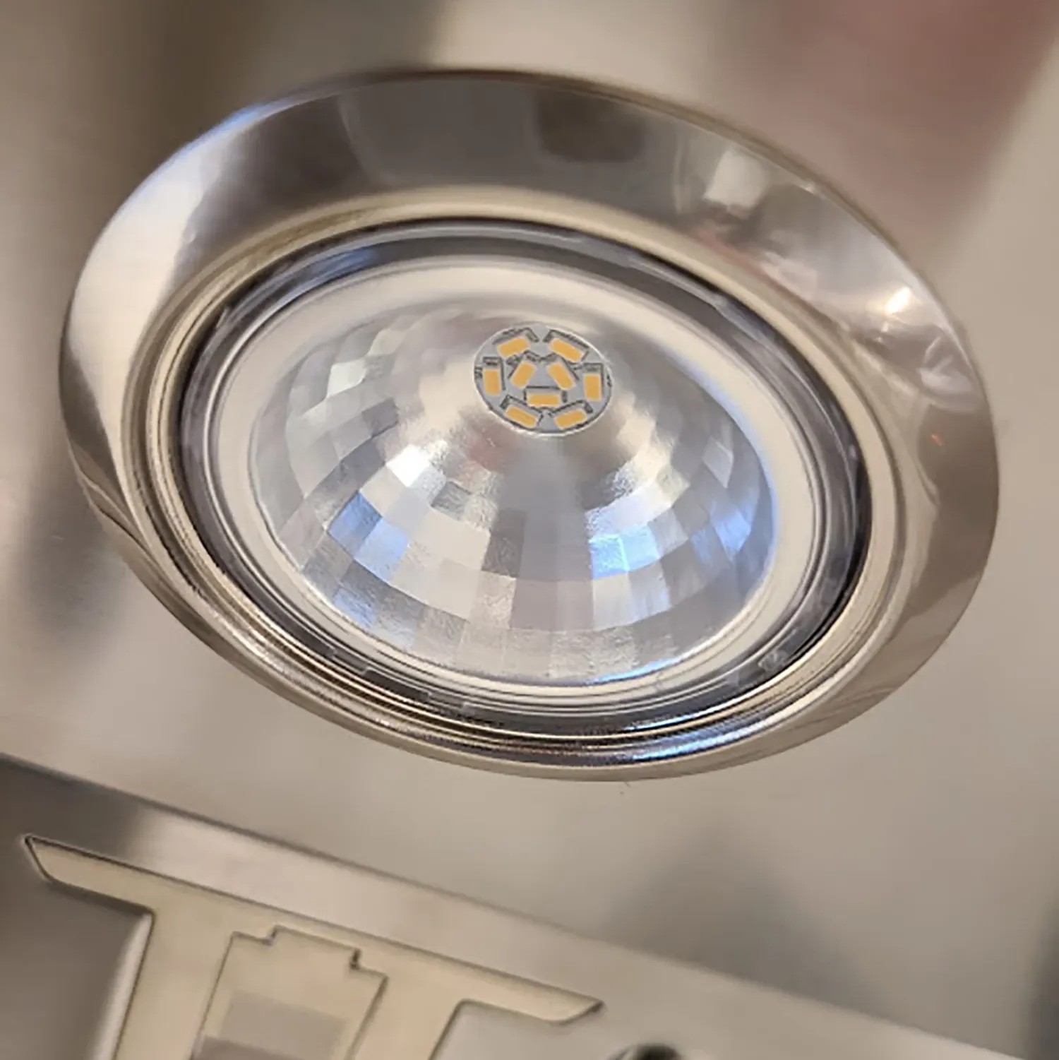 Xo Appliance 4222 Series Stainless Steel Convertible Vent Hood