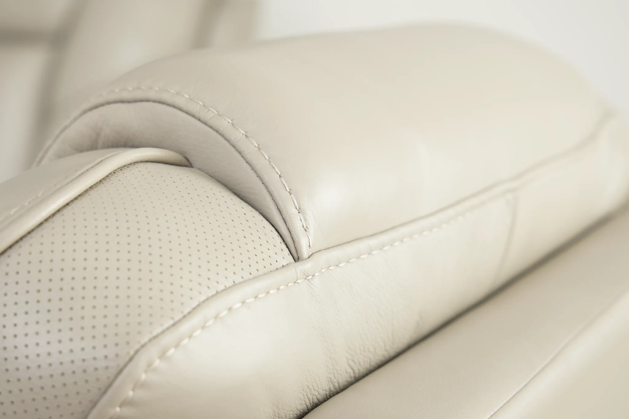 Eclipse Light Gray Lthr/vinyl Power Reclining Sofa W/ Massage