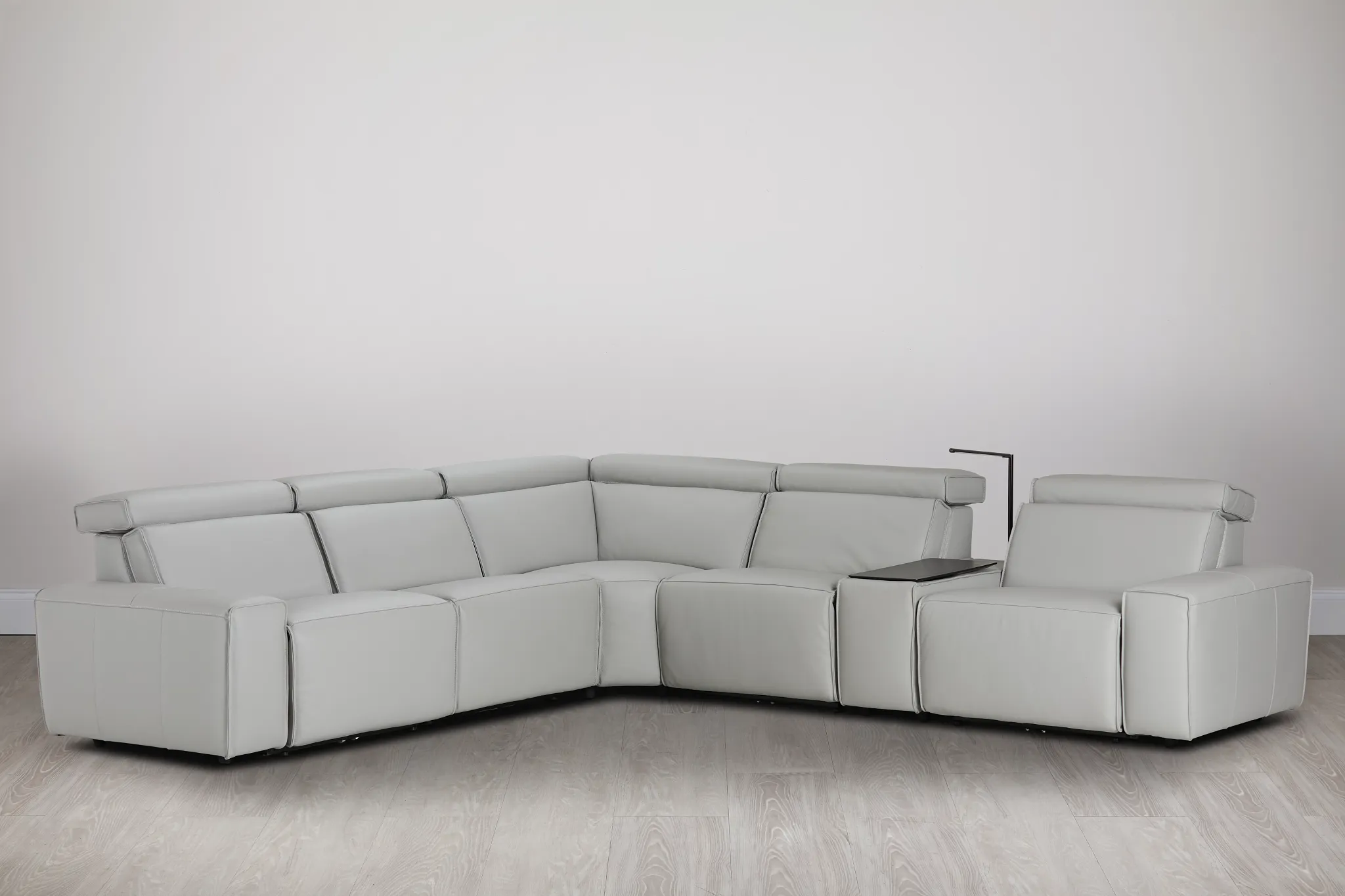 Carmelo Gray Leather Medium Triple Power 2-arm Sectional