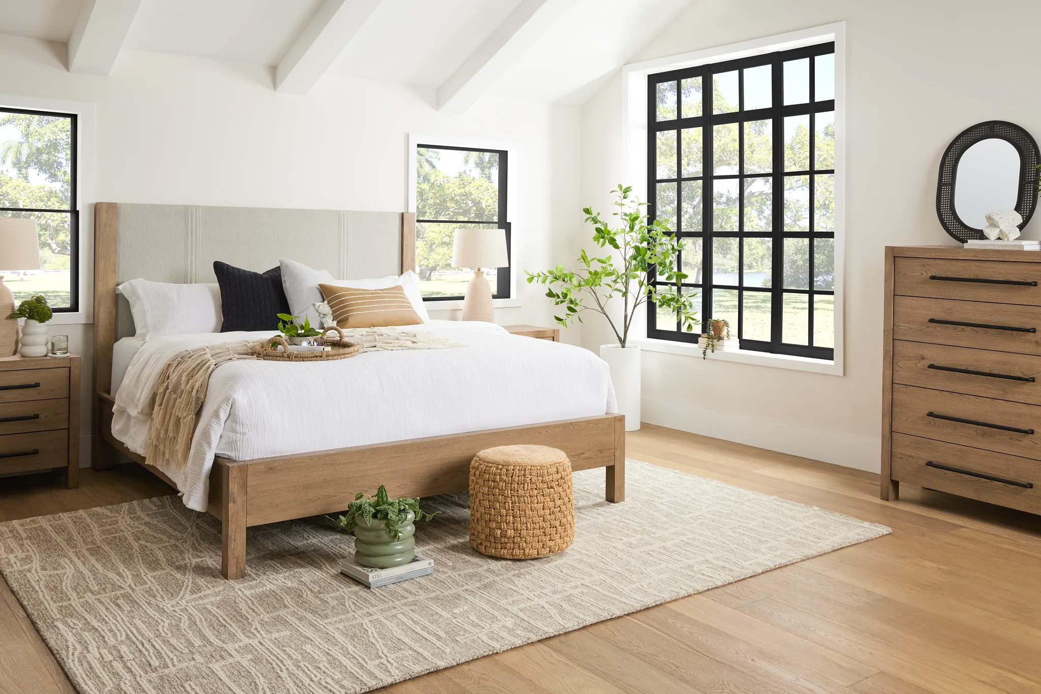 Tahoe Light Tone Uph Panel Bed