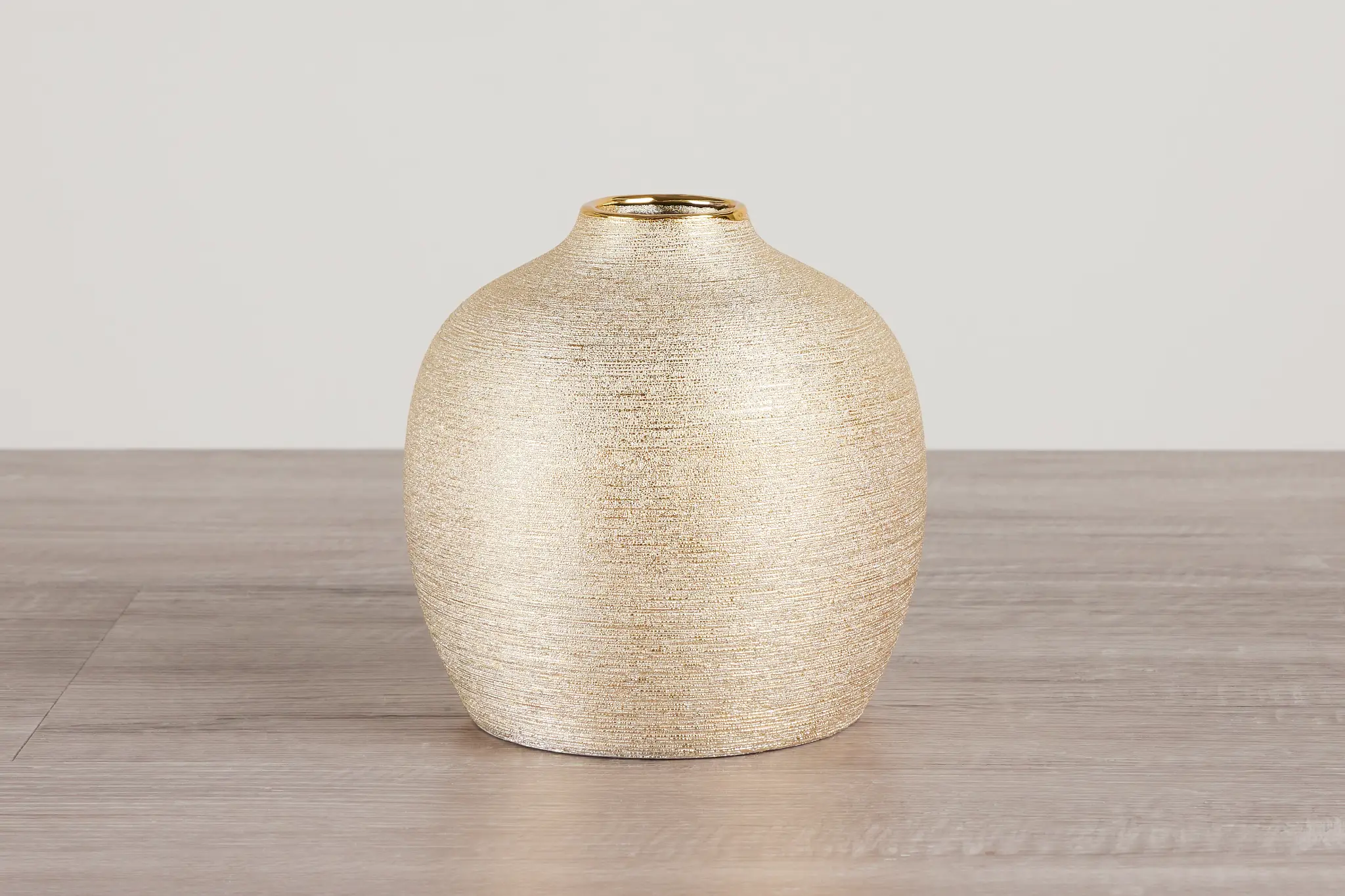 Lolan Gold Medium Vase Lolan Gold Medium Vase