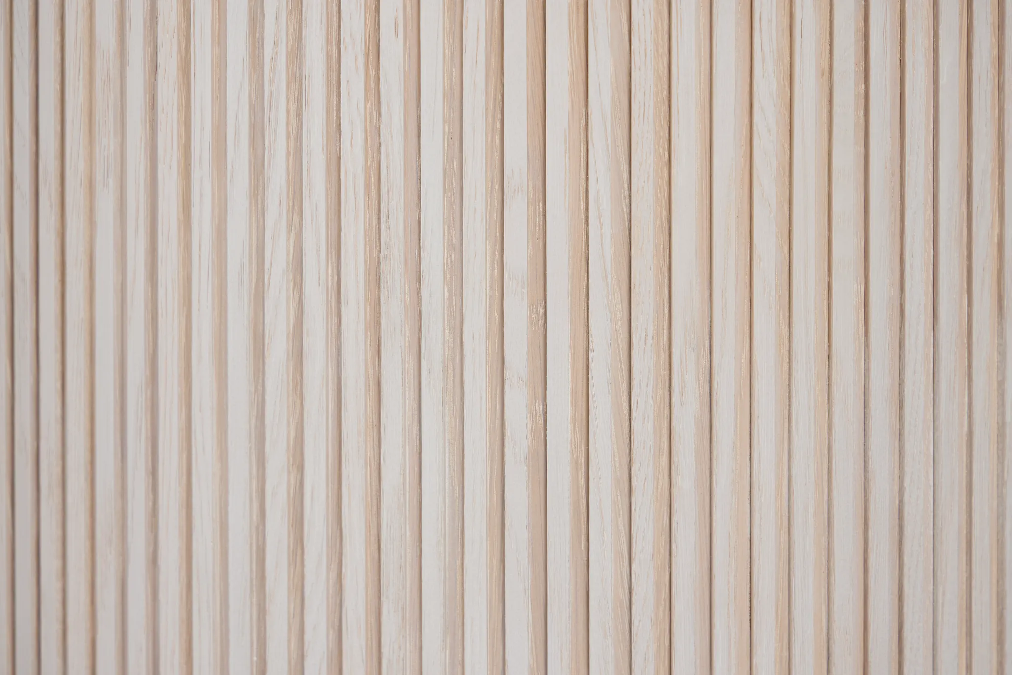 Gables White Round End Table