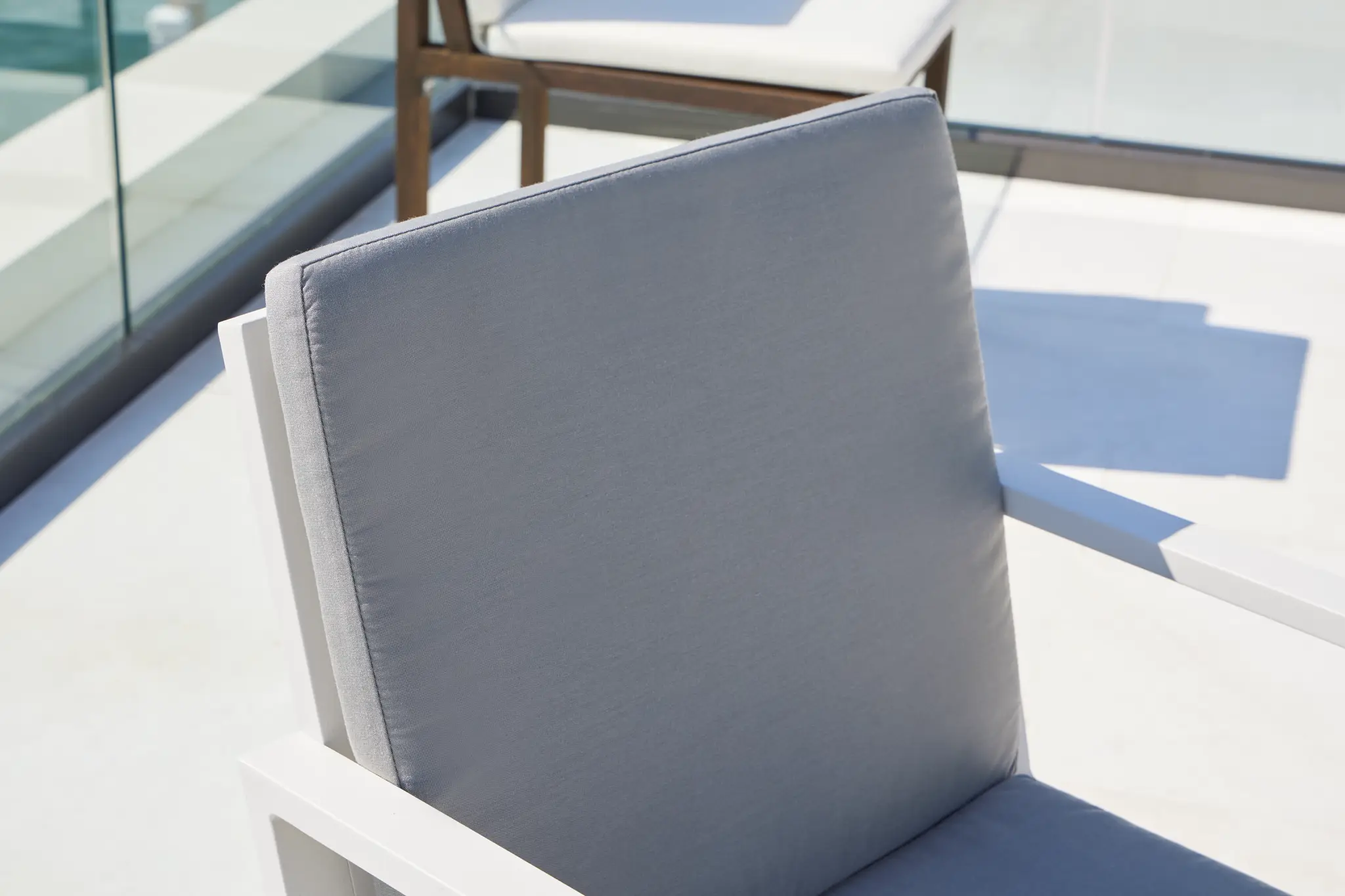 Linear White Dk Gray Swivel Chair Linear White Dk Gray Swivel Chair